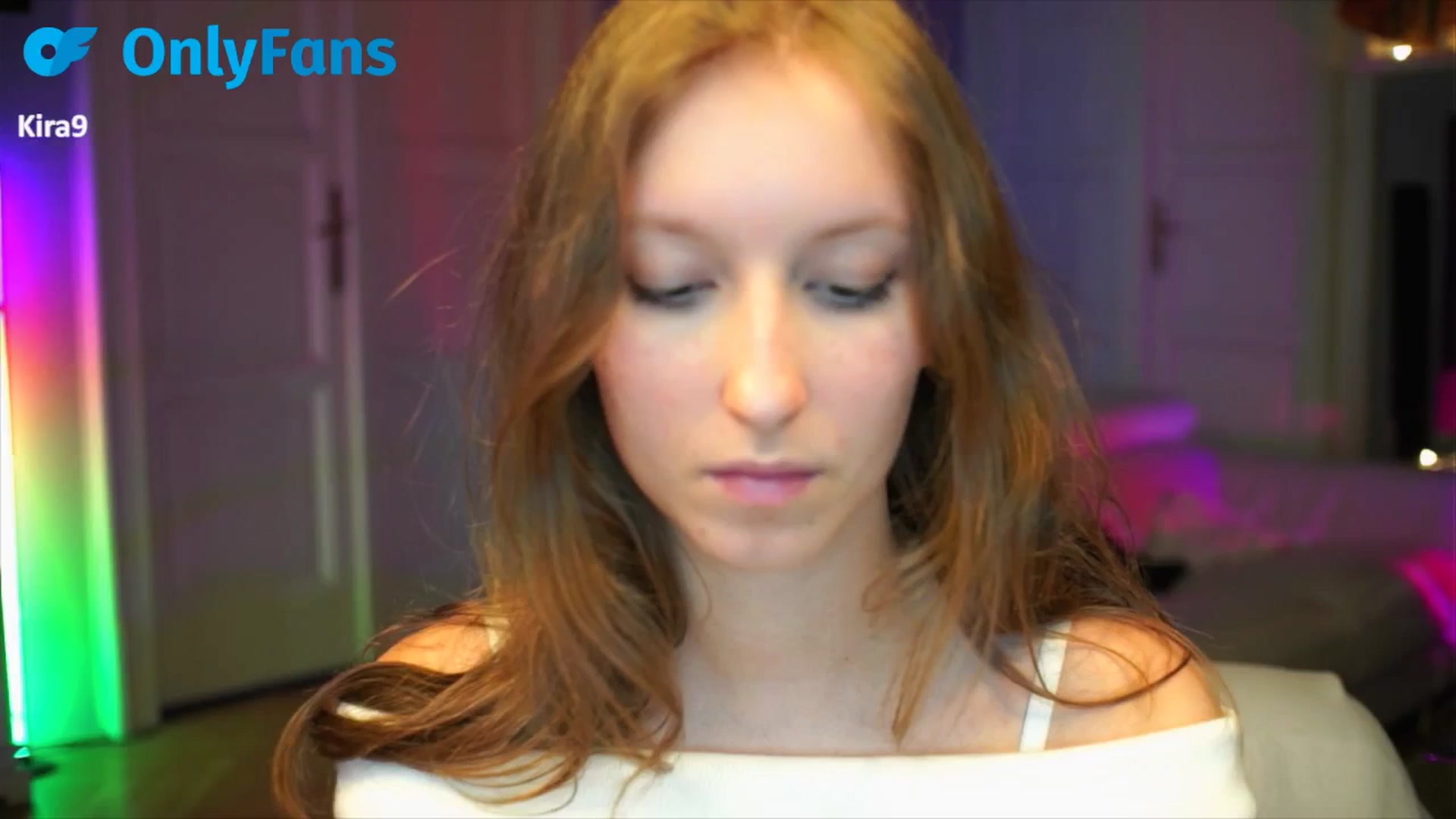 Gallery image thumbnail from Kira9's myfreecams stream on, 09/28/2025, 21:53 image 3 of 20