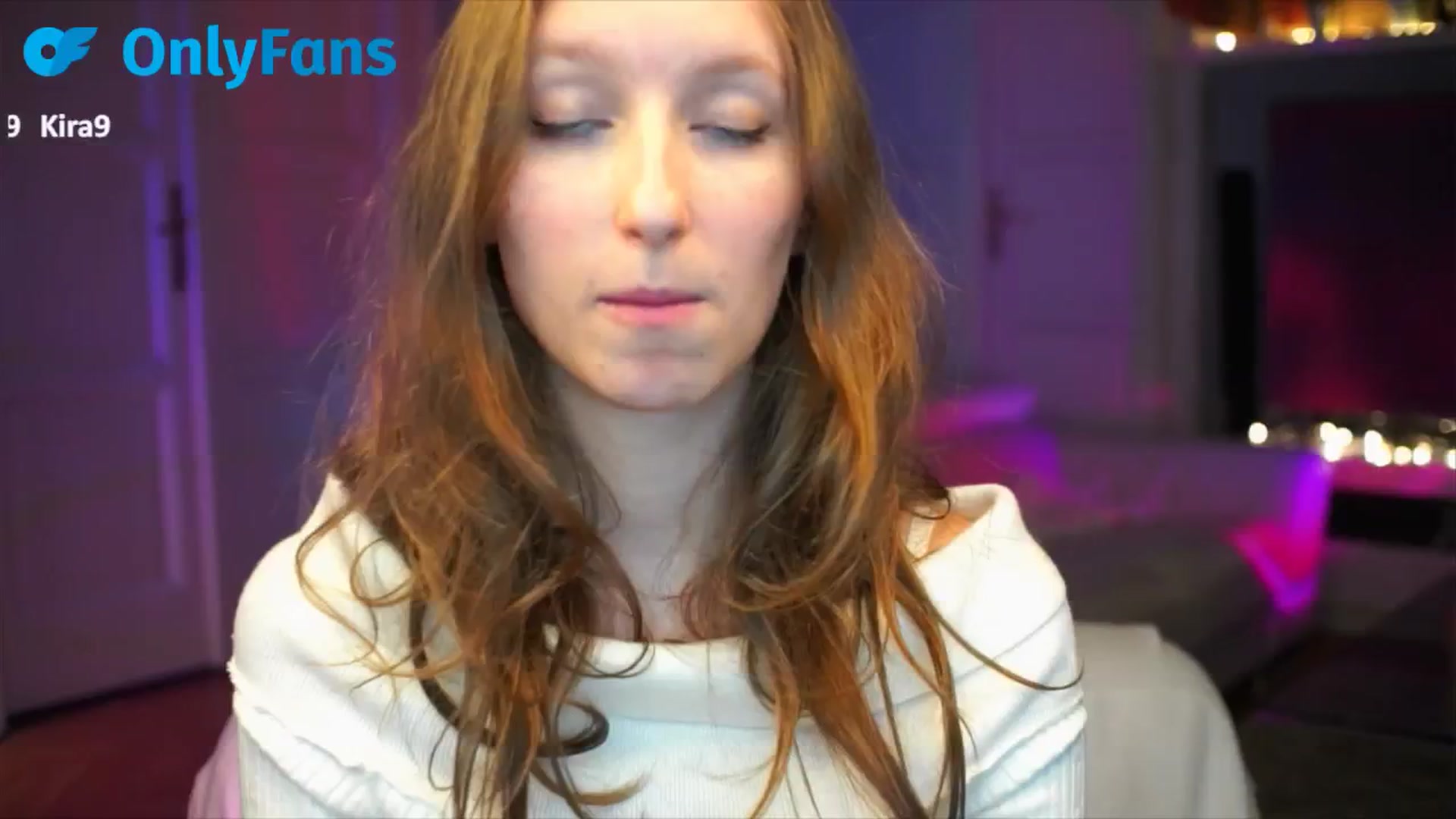 Gallery image thumbnail from Kira9's myfreecams stream on, 09/28/2025, 21:53 image 13 of 20