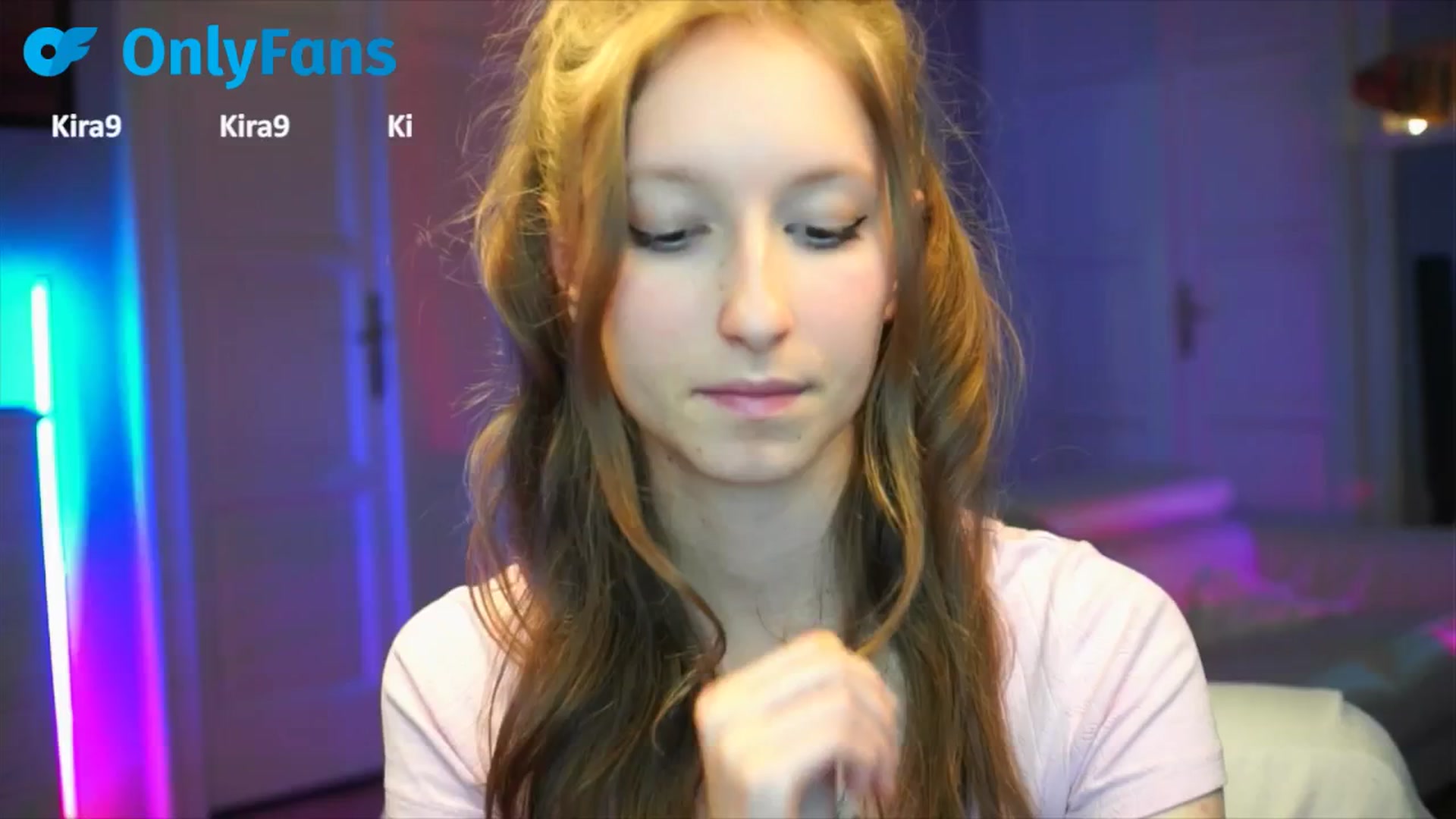 Gallery image thumbnail from Kira9's myfreecams stream on, 09/29/2025, 19:25 image 6 of 20