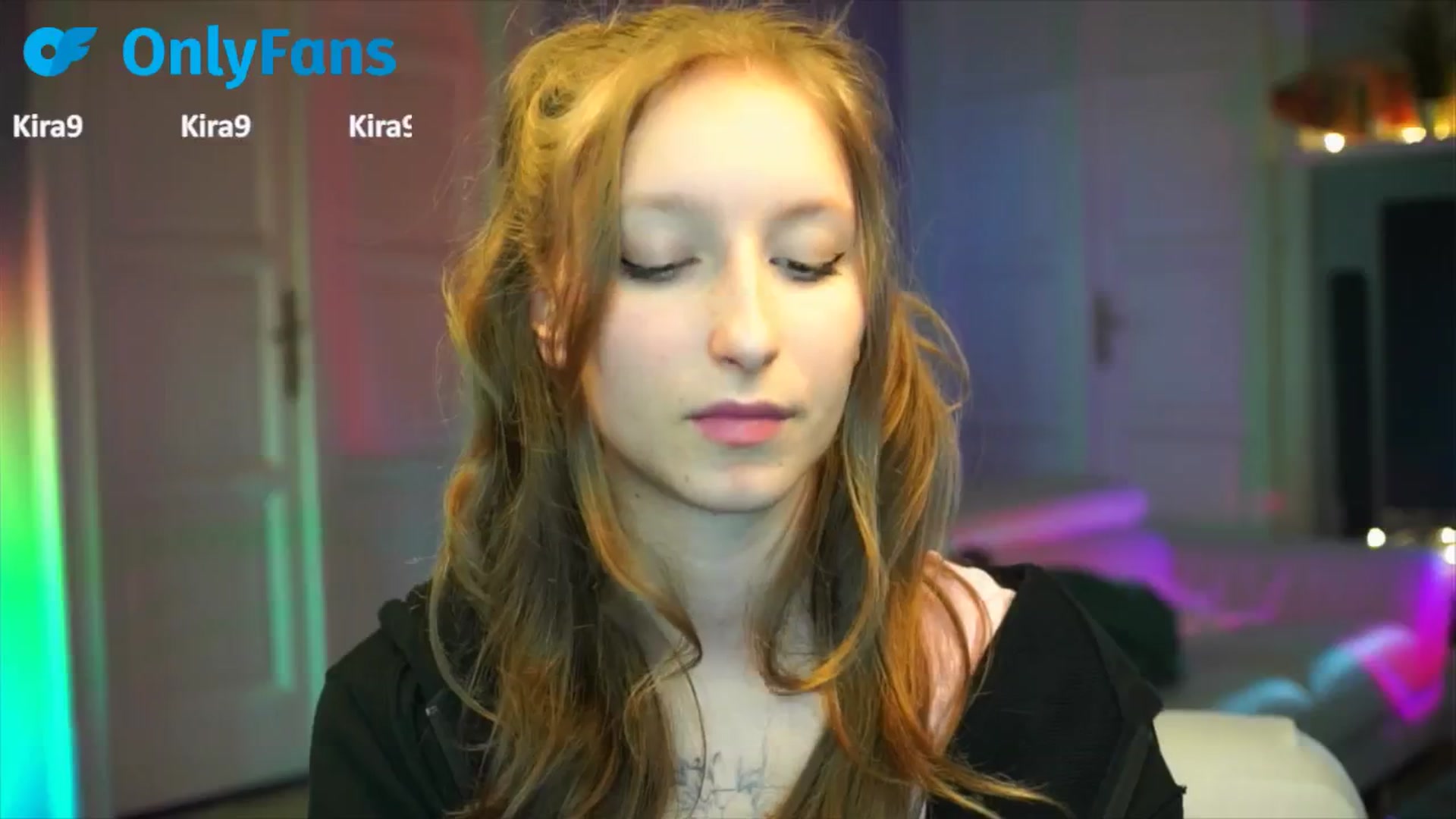 Gallery image thumbnail from Kira9's myfreecams stream on, 09/29/2025, 21:19 image 15 of 20