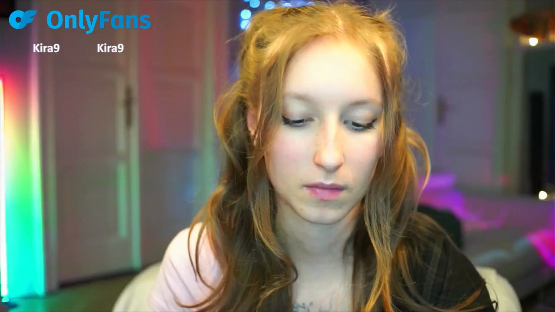 Gallery image thumbnail from Kira9's myfreecams stream on, 09/29/2025, 21:50 image 17 of 20
