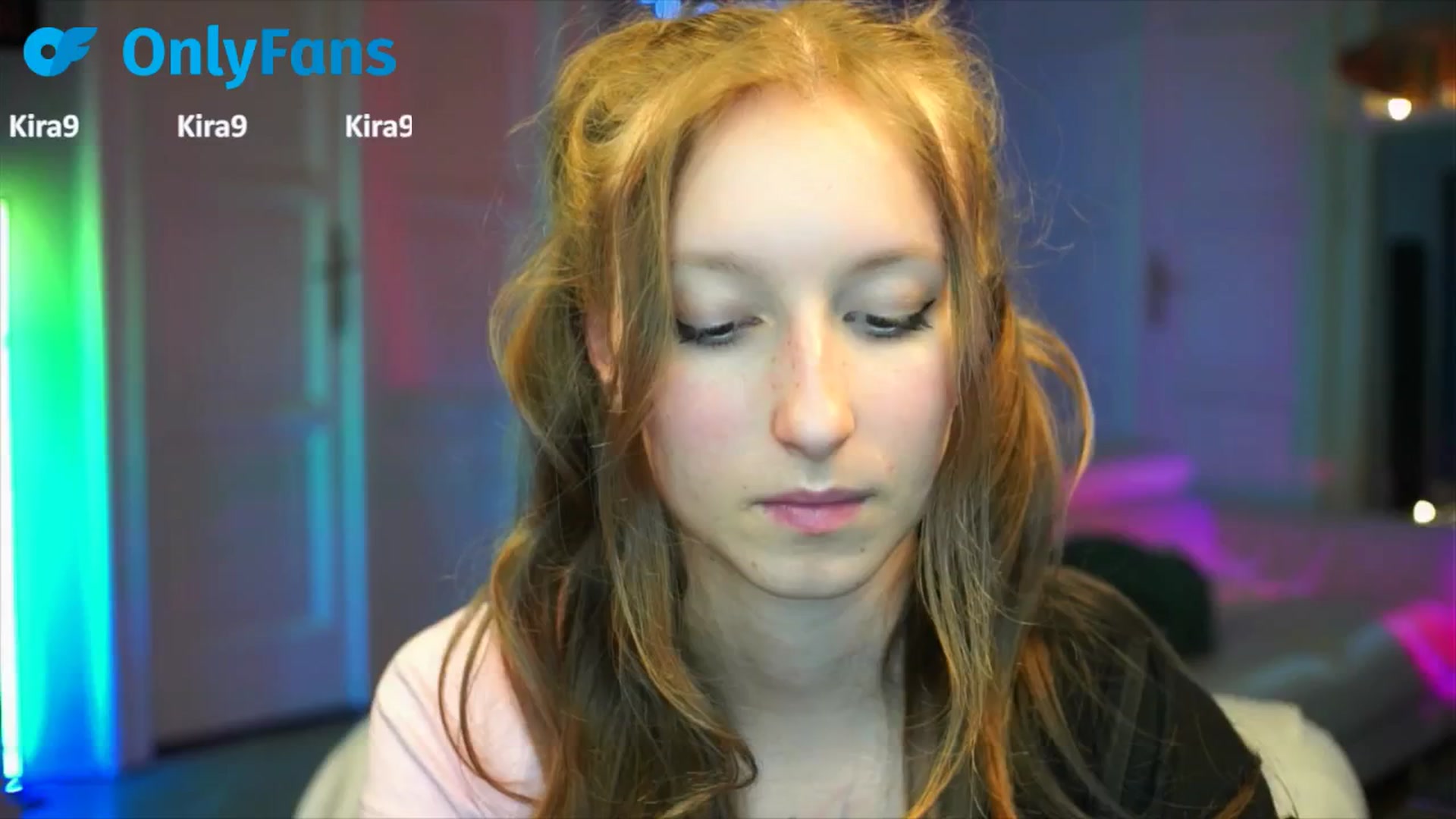 Gallery image thumbnail from Kira9's myfreecams stream on, 09/29/2025, 21:50 image 16 of 20