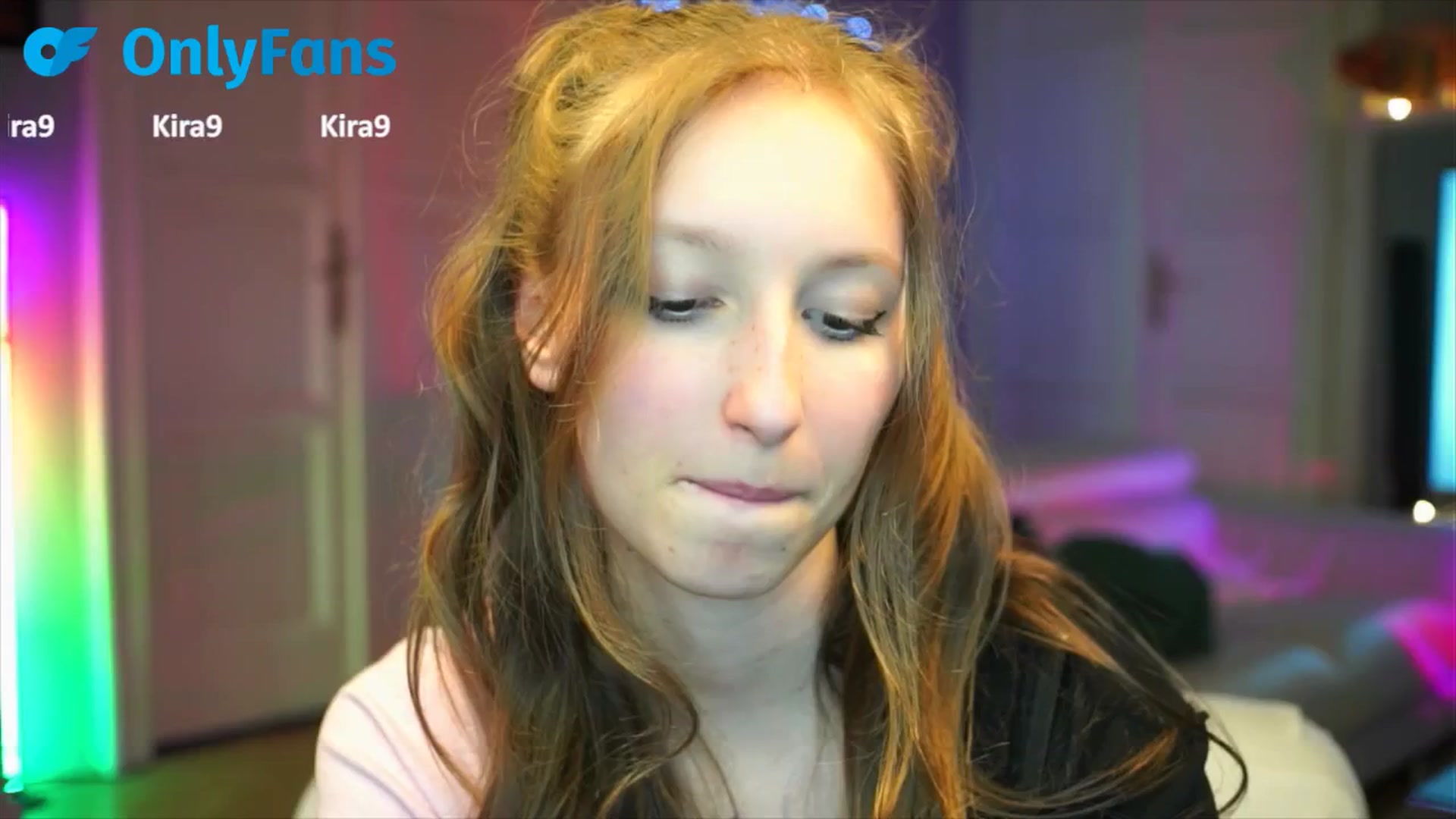 Gallery image thumbnail from Kira9's myfreecams stream on, 09/29/2025, 21:50 image 7 of 20