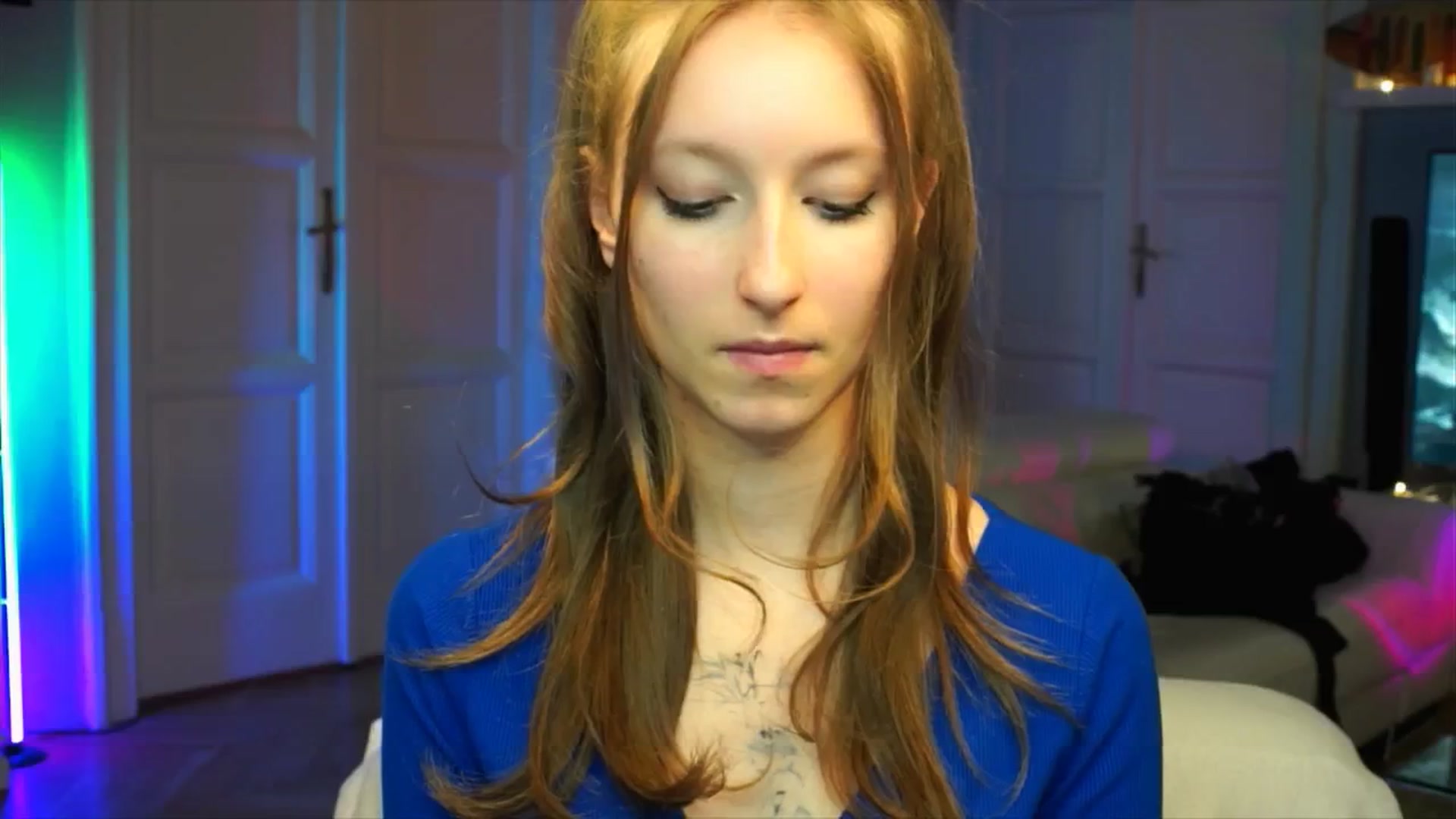 Gallery image thumbnail from Kira9's myfreecams stream on, 10/03/2025, 16:50 image 15 of 20