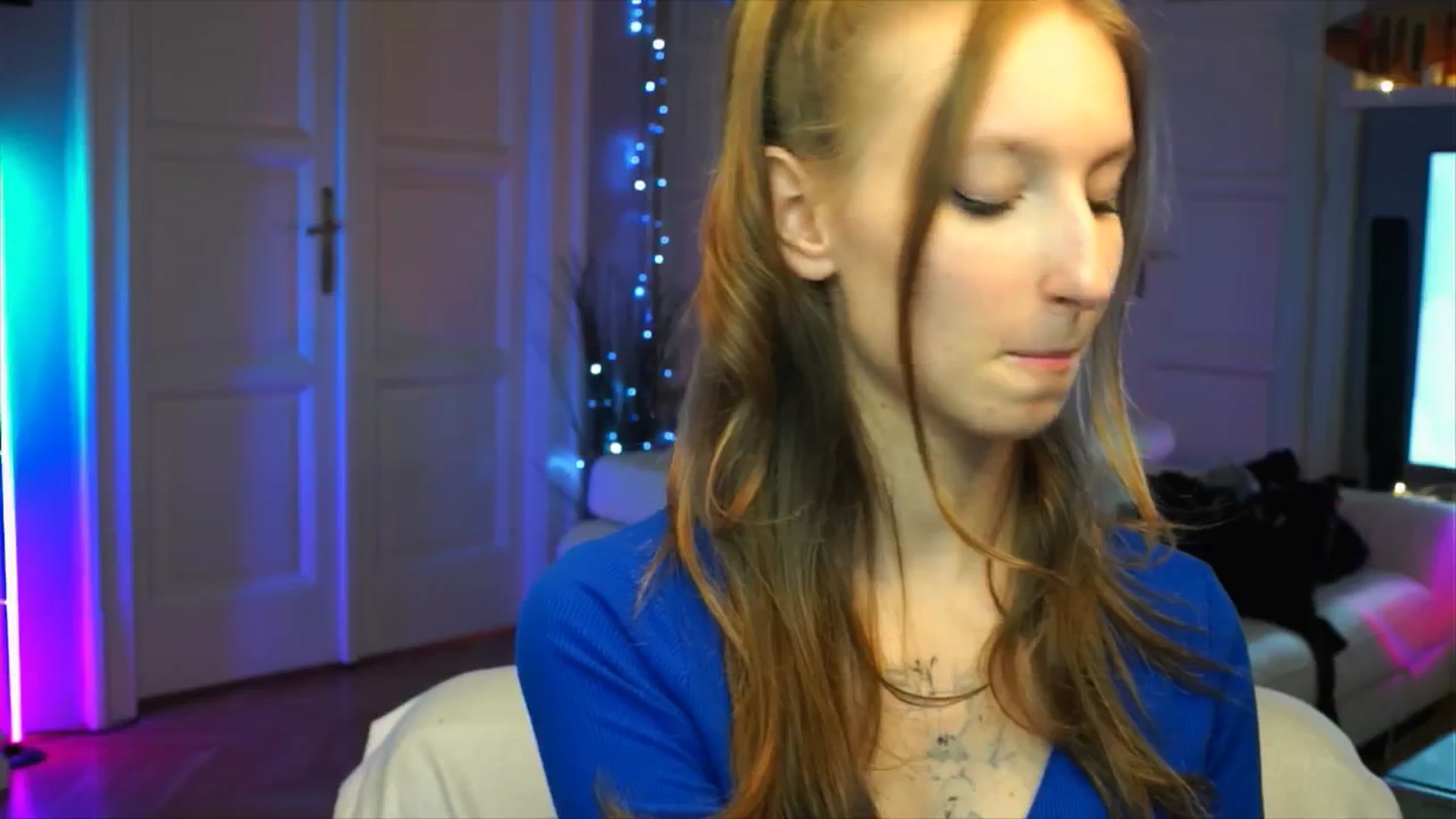 Gallery image thumbnail from Kira9's myfreecams stream on, 10/03/2025, 16:50 image 11 of 20