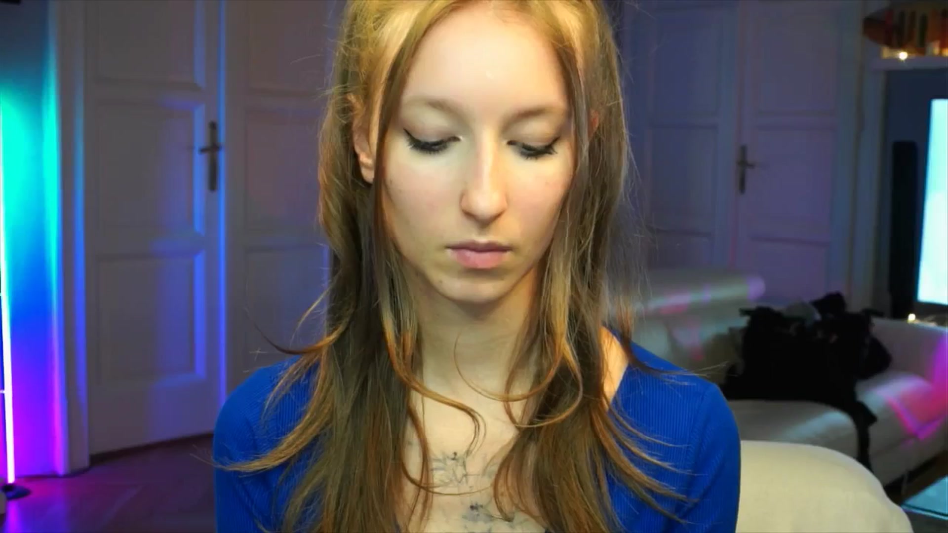 Gallery image thumbnail from Kira9's myfreecams stream on, 10/03/2025, 16:50 image 12 of 20