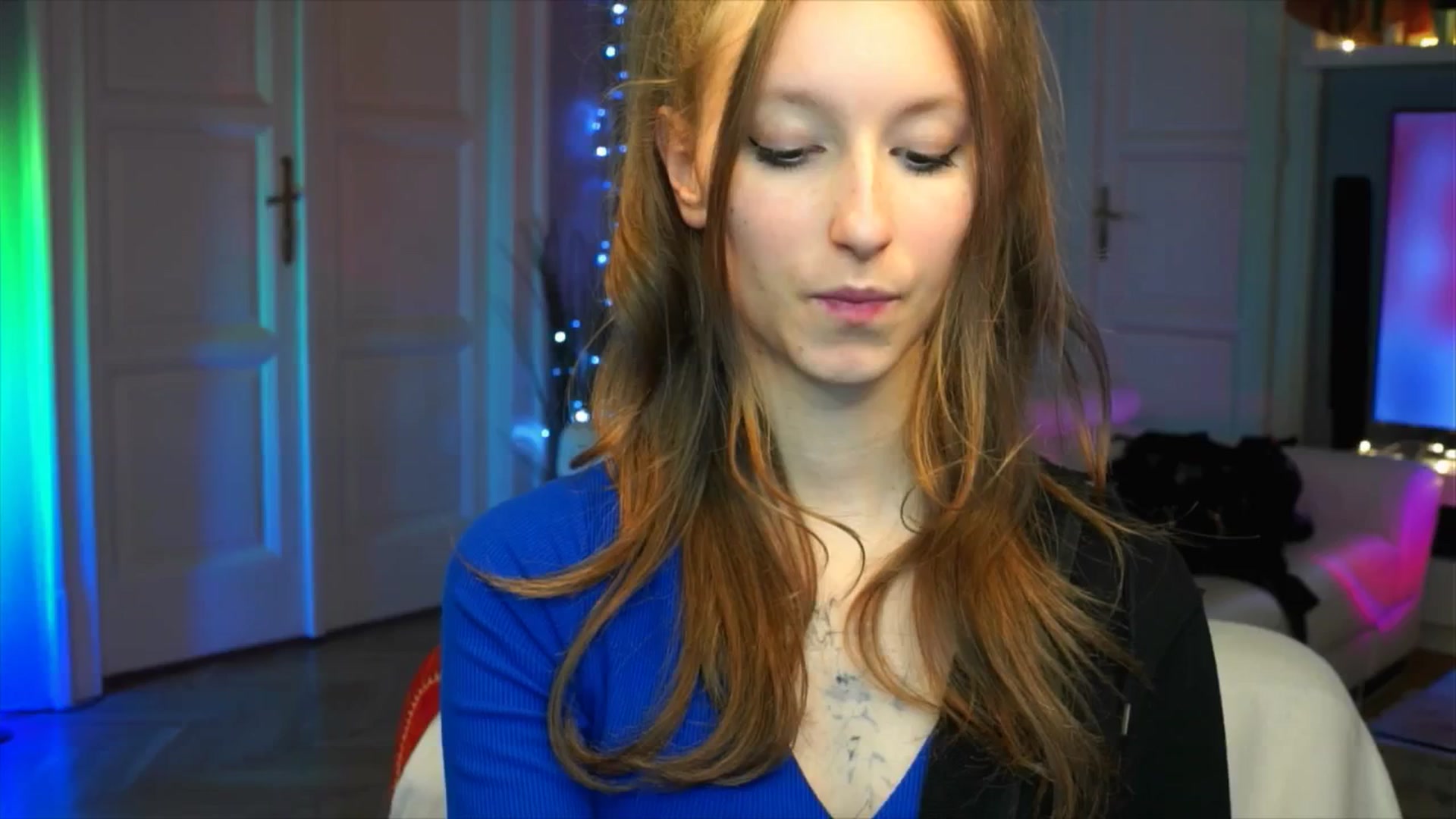 Gallery image thumbnail from Kira9's myfreecams stream on, 10/03/2025, 18:38 image 2 of 20