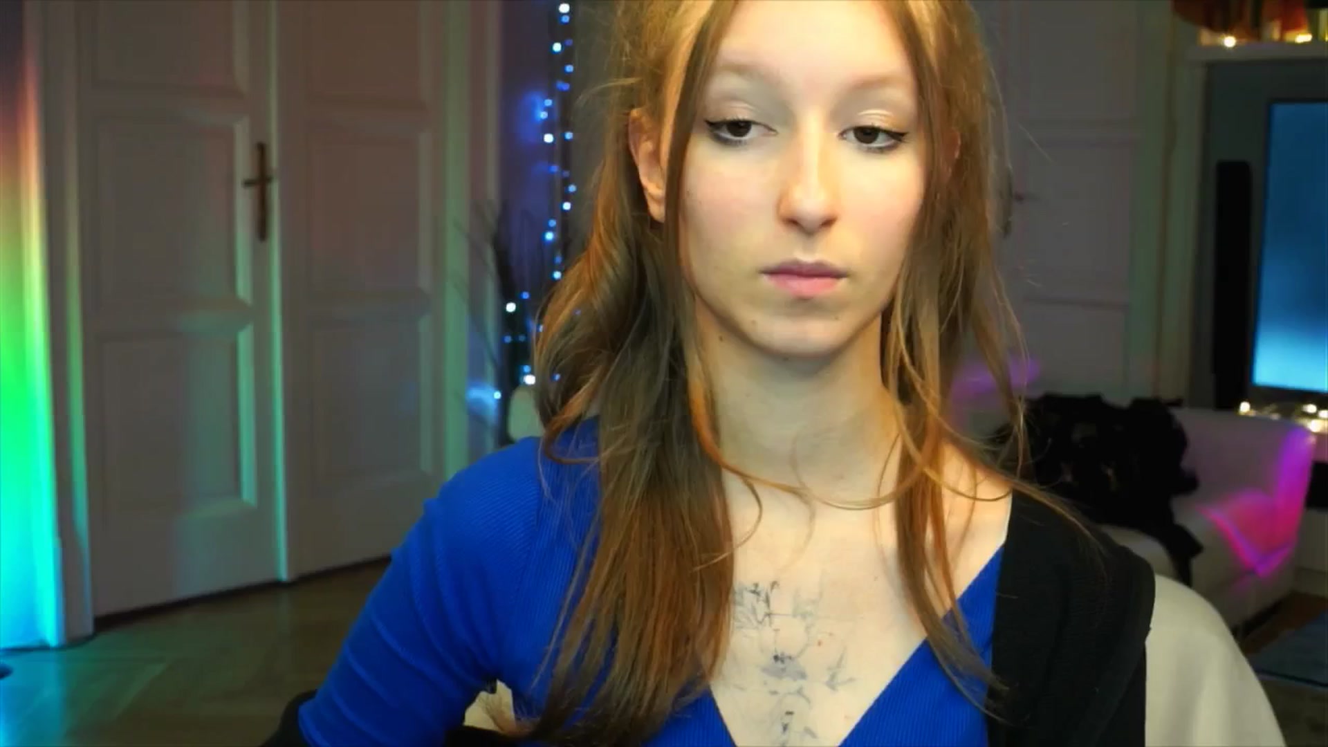 Gallery image thumbnail from Kira9's myfreecams stream on, 10/03/2025, 18:38 image 4 of 20