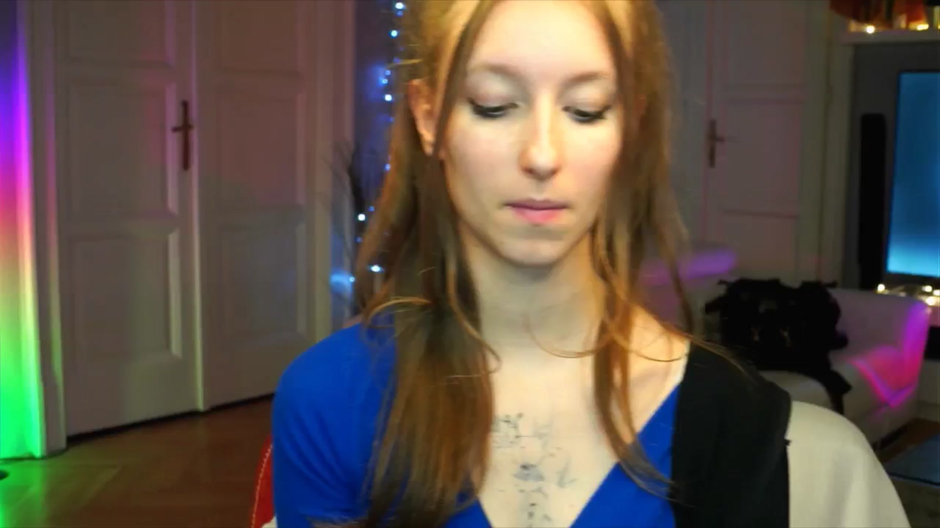 Gallery image thumbnail from Kira9's myfreecams stream on, 10/03/2025, 18:38 image 6 of 20