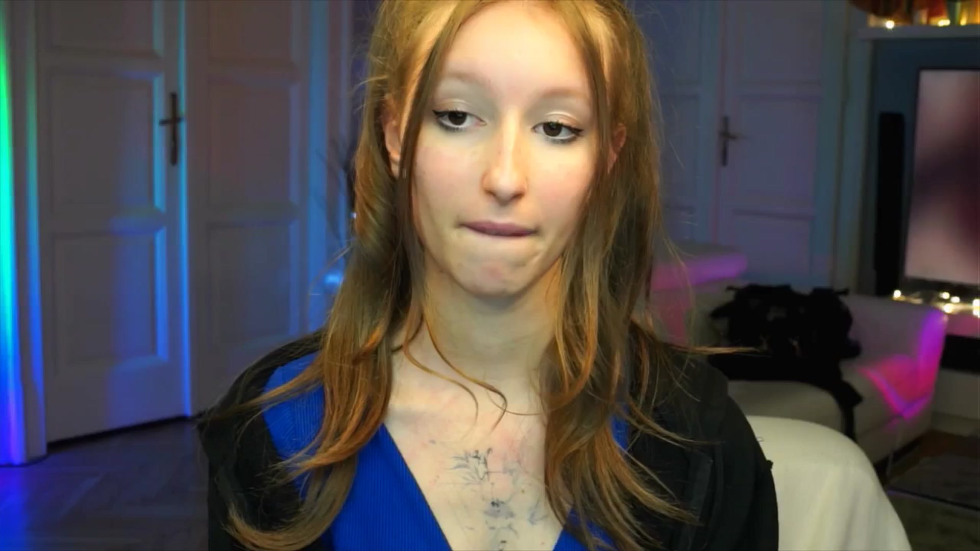 Gallery image thumbnail from Kira9's myfreecams stream on, 10/03/2025, 18:38 image 12 of 20