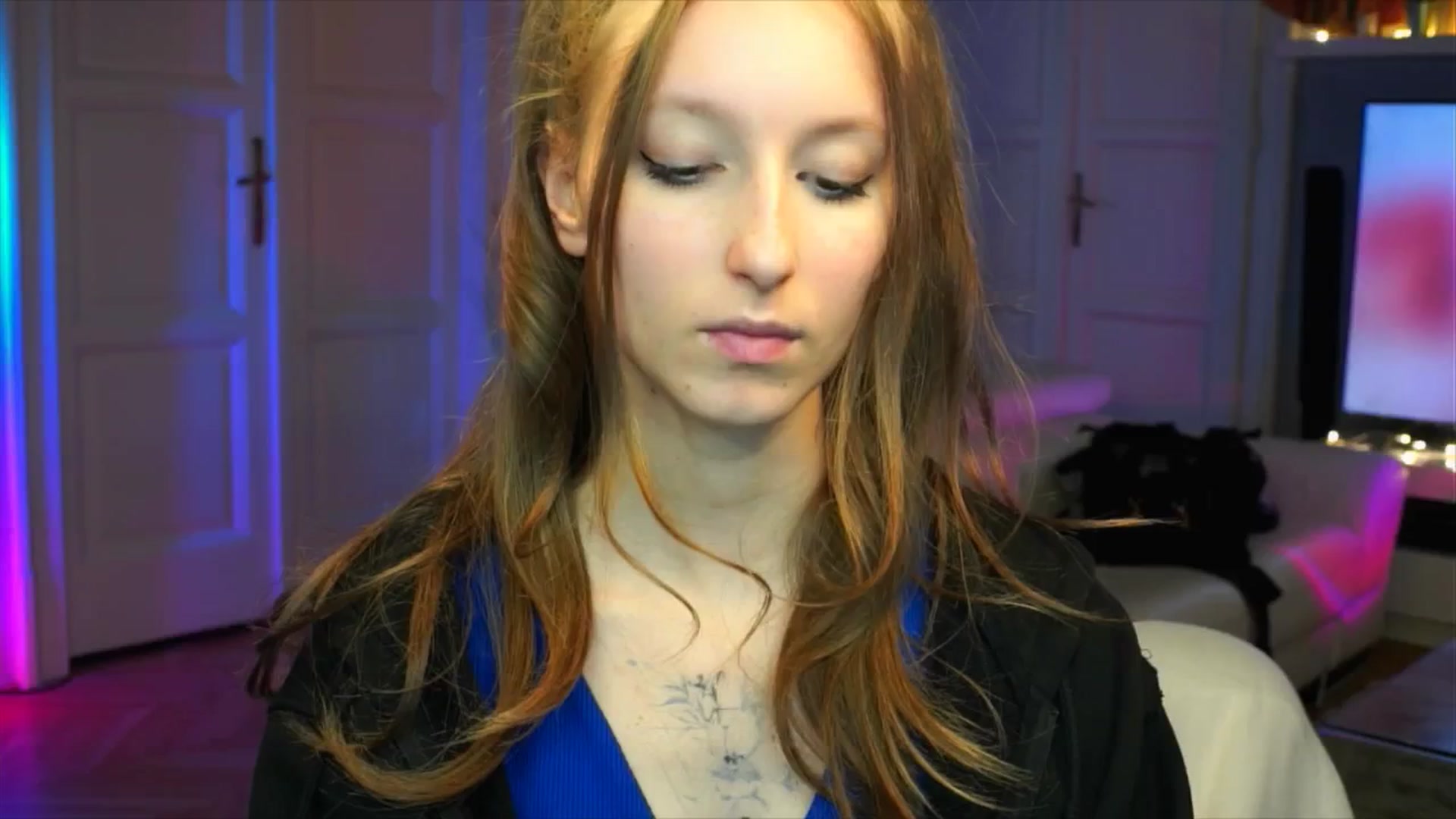 Gallery image thumbnail from Kira9's myfreecams stream on, 10/03/2025, 18:38 image 10 of 20