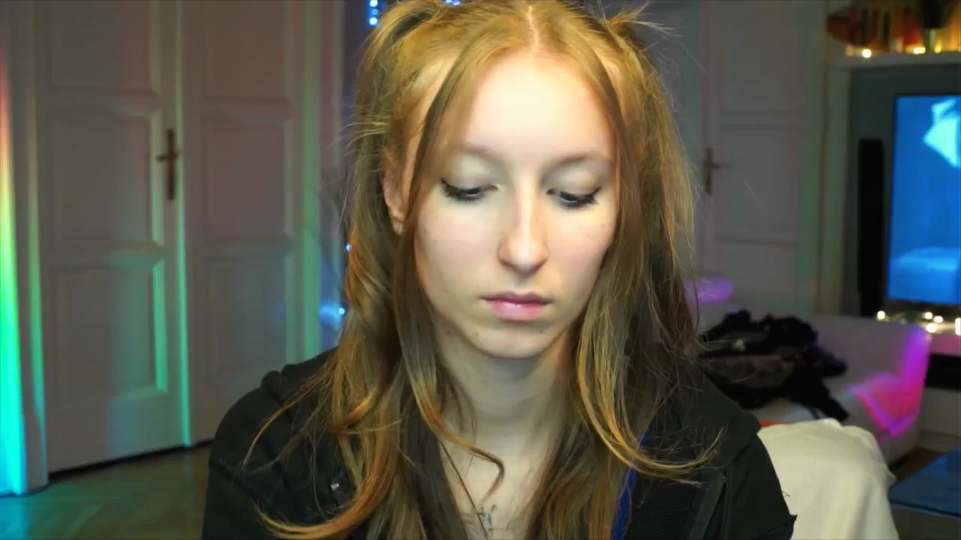 Gallery image thumbnail from Kira9's myfreecams stream on, 10/03/2025, 20:19 image 20 of 20