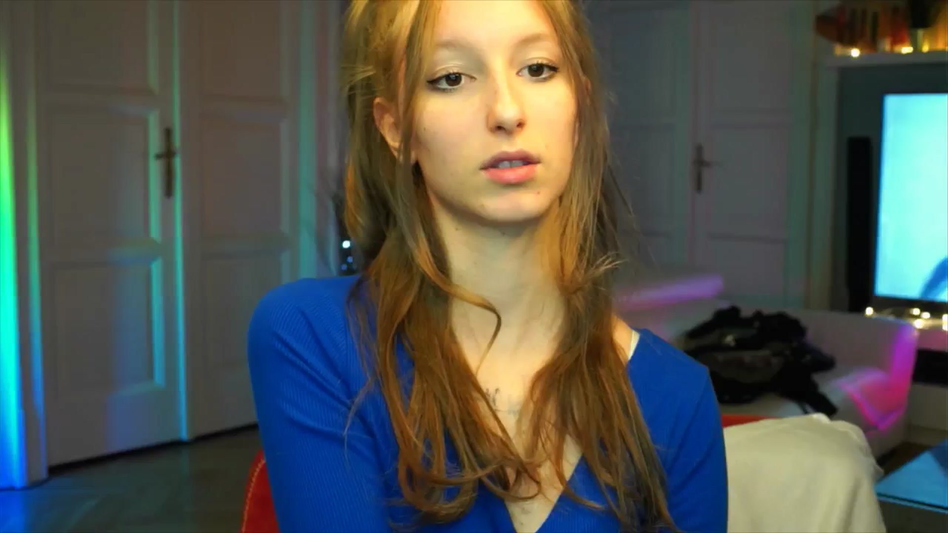Gallery image thumbnail from Kira9's myfreecams stream on, 10/03/2025, 20:19 image 8 of 20