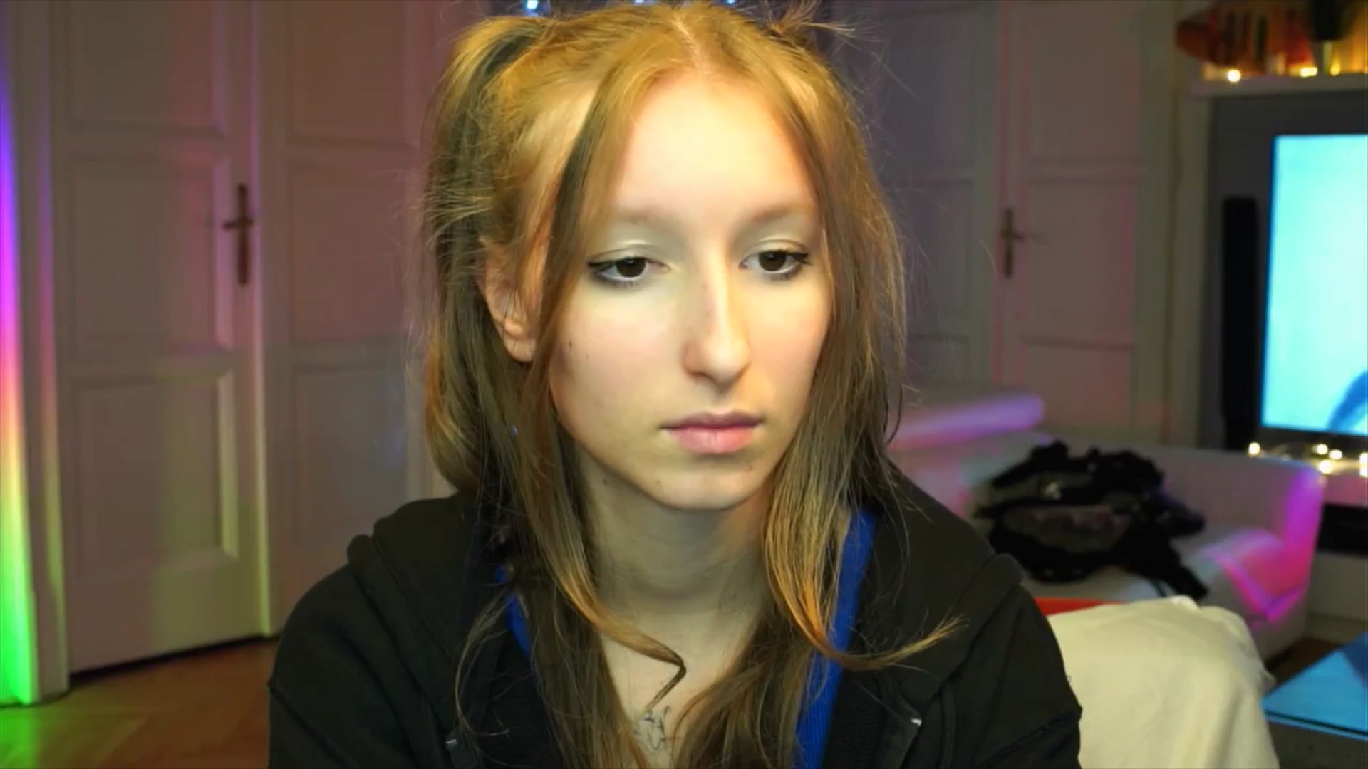 Gallery image thumbnail from Kira9's myfreecams stream on, 10/03/2025, 20:19 image 10 of 20
