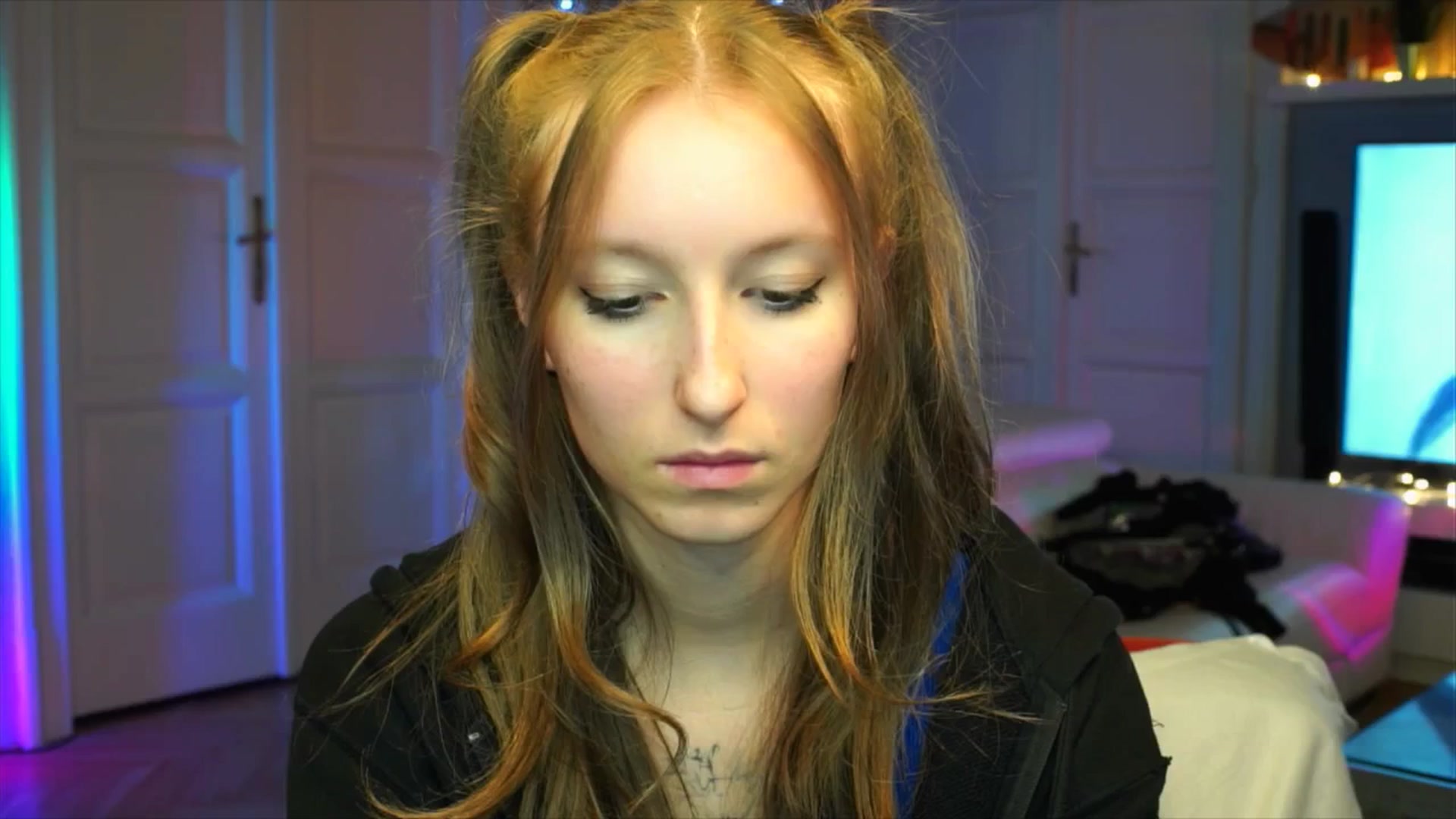 Gallery image thumbnail from Kira9's myfreecams stream on, 10/03/2025, 20:19 image 18 of 20