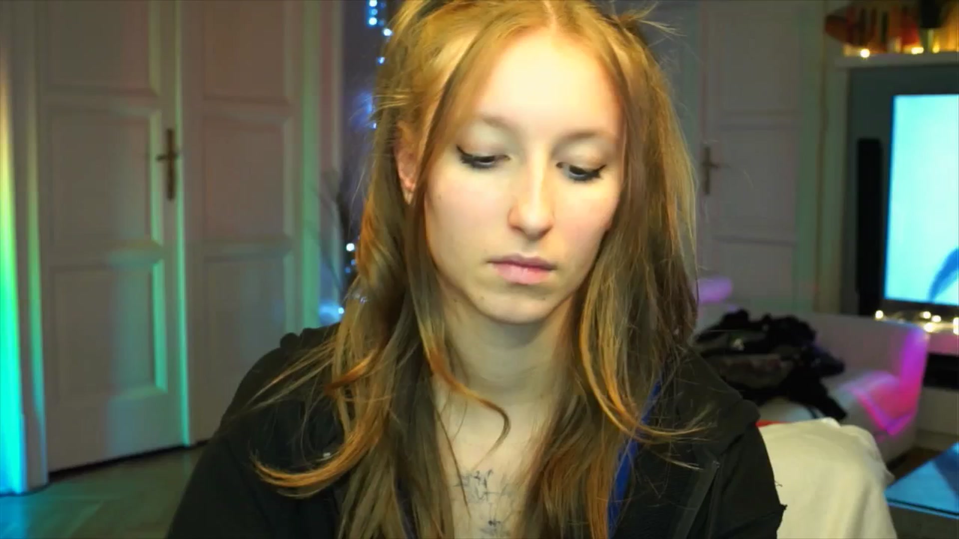 Gallery image thumbnail from Kira9's myfreecams stream on, 10/03/2025, 20:19 image 17 of 20