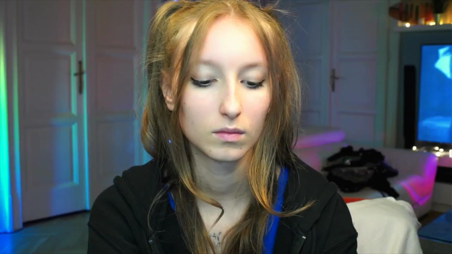Gallery image thumbnail from Kira9's myfreecams stream on, 10/03/2025, 20:19 image 11 of 20