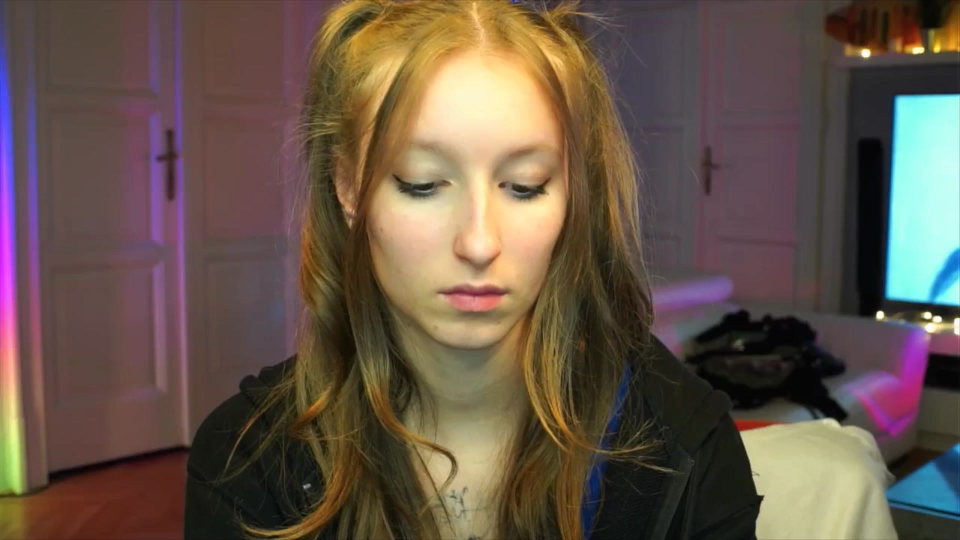 Gallery image thumbnail from Kira9's myfreecams stream on, 10/03/2025, 20:19 image 19 of 20