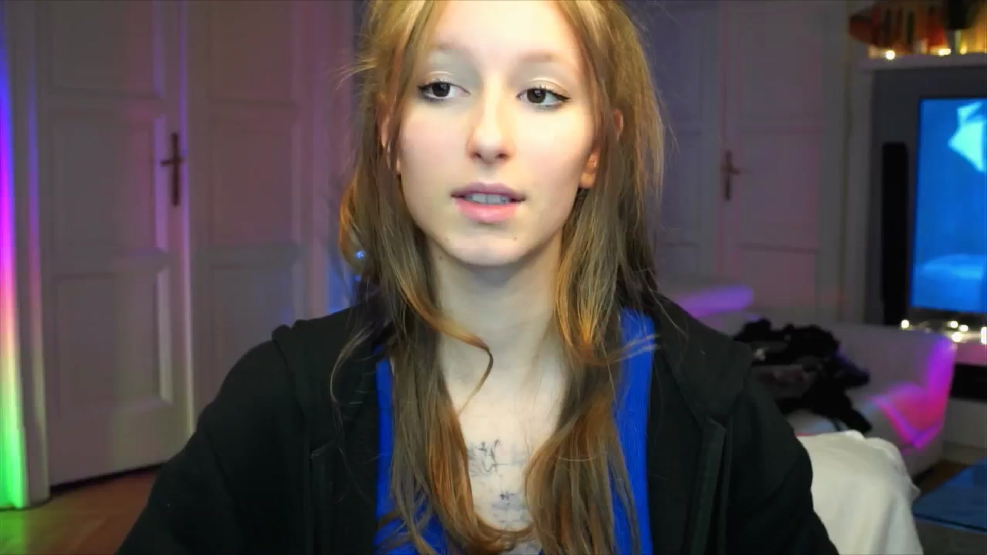 Gallery image thumbnail from Kira9's myfreecams stream on, 10/03/2025, 20:19 image 13 of 20