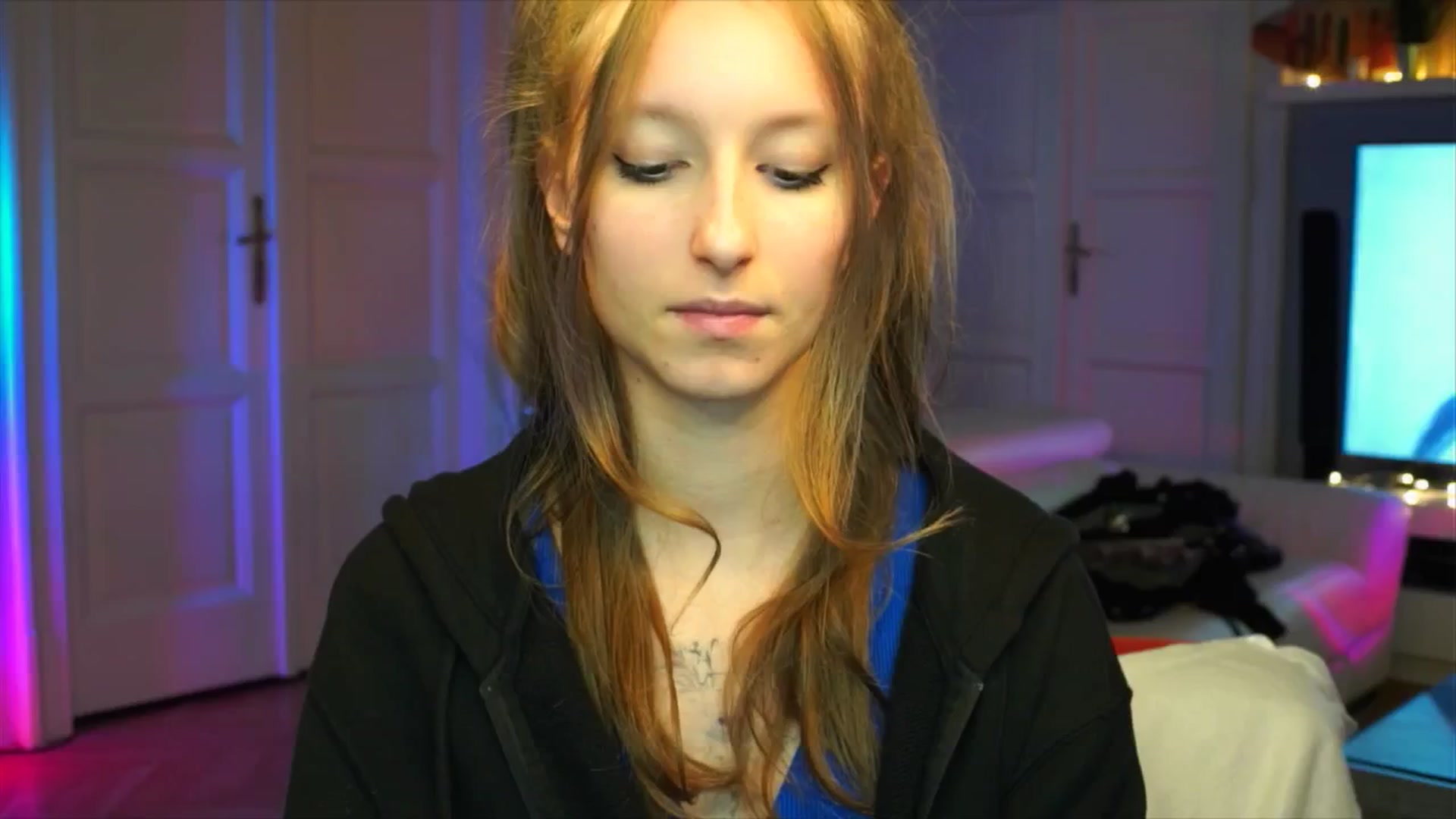 Gallery image thumbnail from Kira9's myfreecams stream on, 10/03/2025, 20:19 image 9 of 20