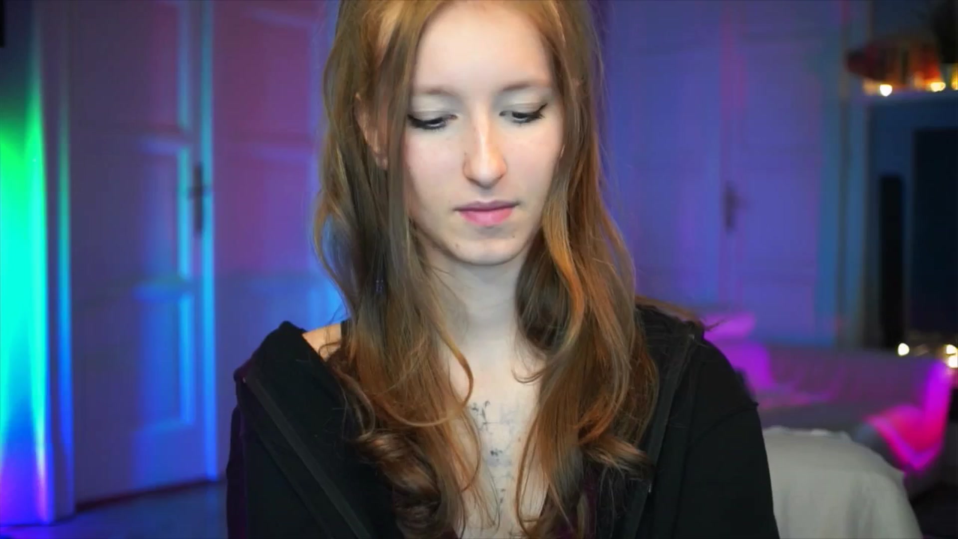 Gallery image thumbnail from Kira9's myfreecams stream on, 10/04/2025, 17:00 image 19 of 20