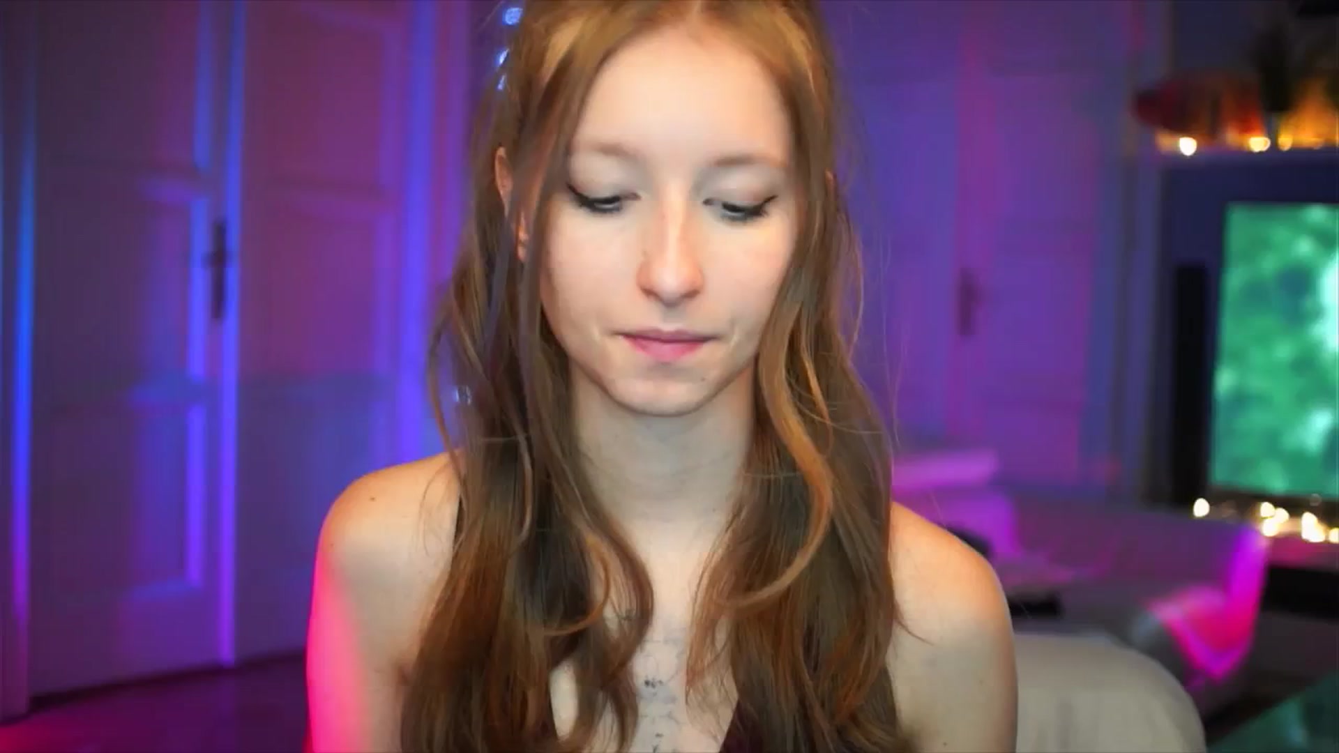Gallery image thumbnail from Kira9's myfreecams stream on, 10/04/2025, 17:00 image 3 of 20