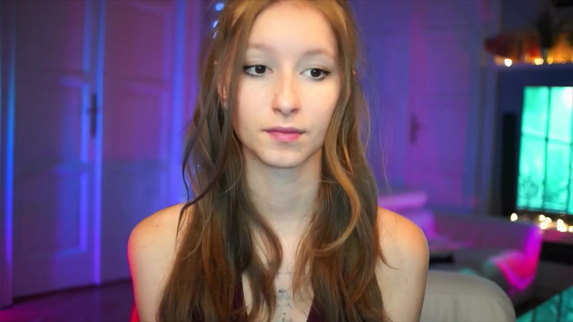 Gallery image thumbnail from Kira9's myfreecams stream on, 10/04/2025, 17:00 image 2 of 20