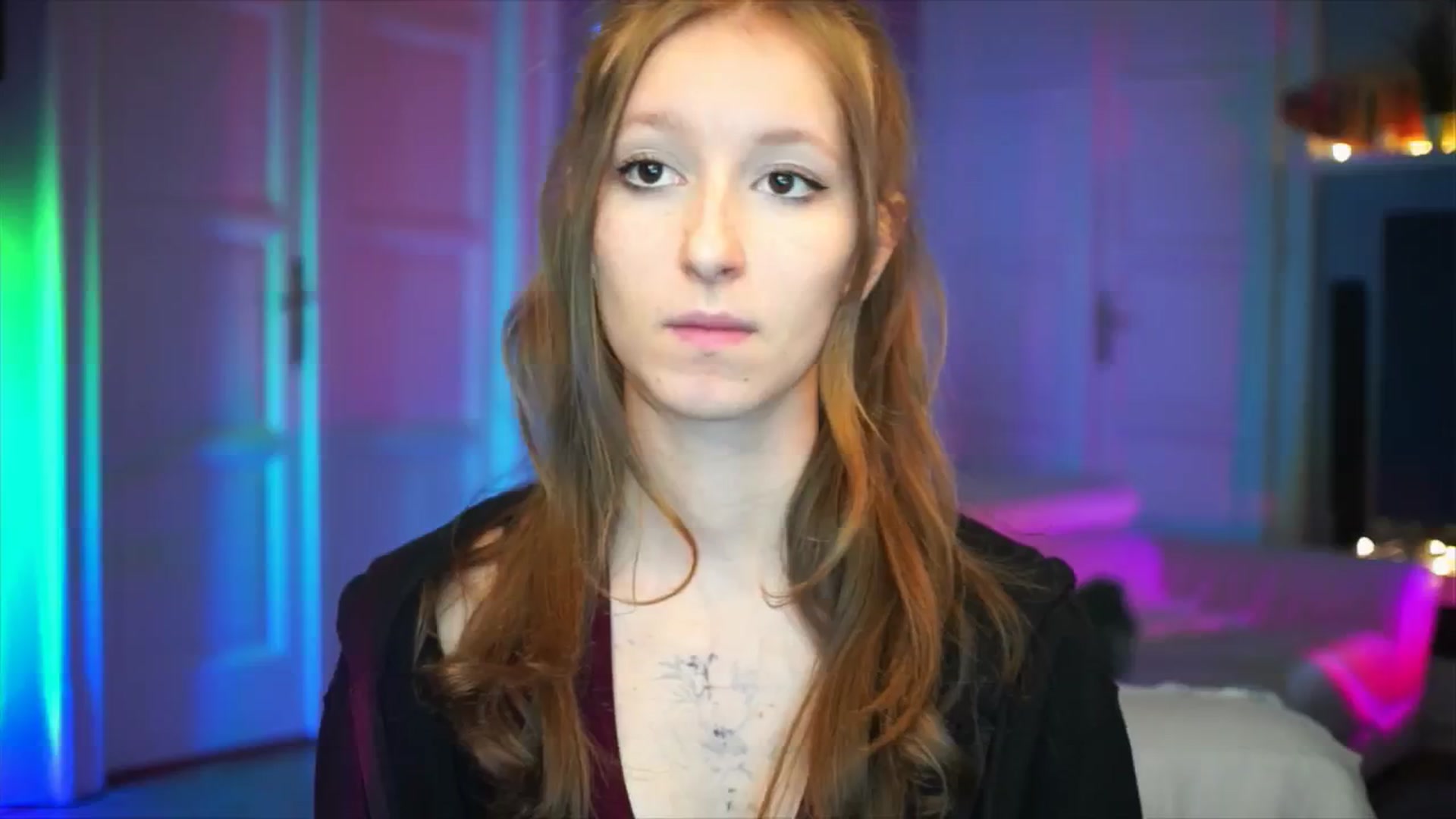 Gallery image thumbnail from Kira9's myfreecams stream on, 10/04/2025, 17:00 image 18 of 20