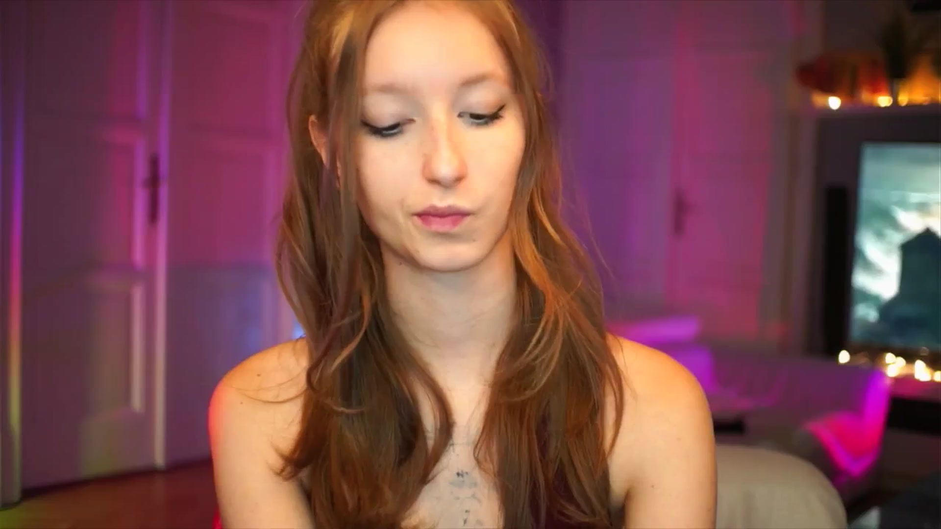 Gallery image thumbnail from Kira9's myfreecams stream on, 10/04/2025, 17:00 image 9 of 20