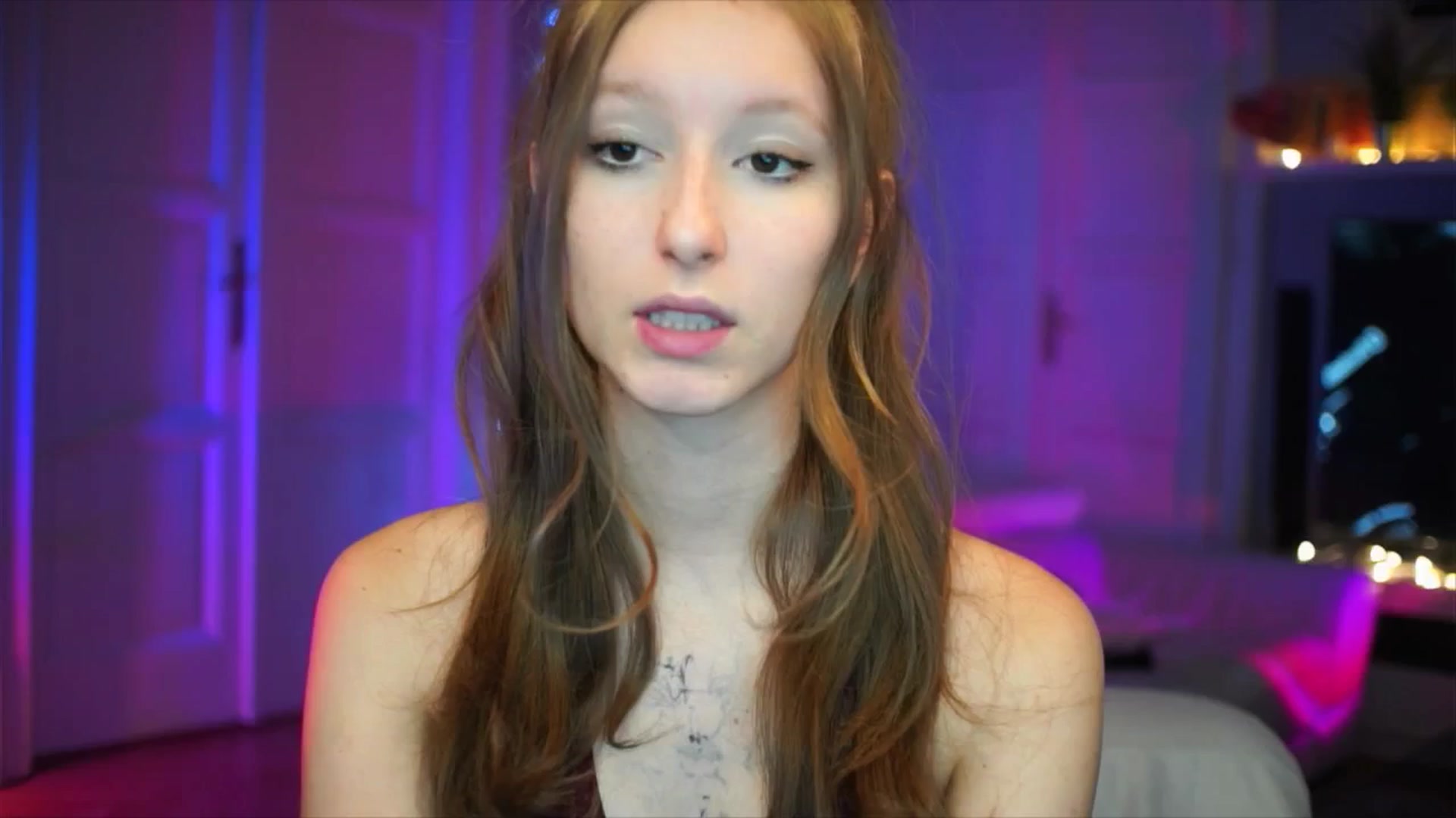 Gallery image thumbnail from Kira9's myfreecams stream on, 10/04/2025, 17:00 image 5 of 20