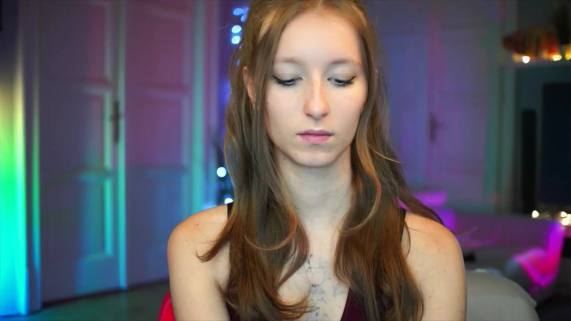 Gallery image thumbnail from Kira9's myfreecams stream on, 10/04/2025, 17:00 image 15 of 20