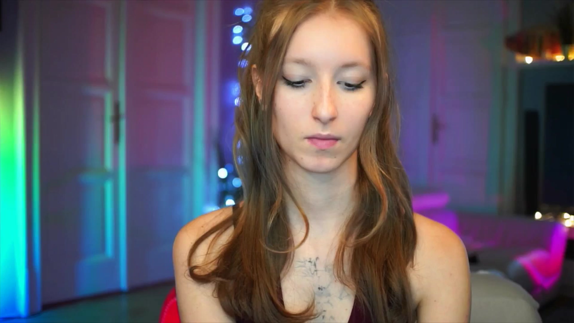 Gallery image thumbnail from Kira9's myfreecams stream on, 10/04/2025, 17:00 image 16 of 20