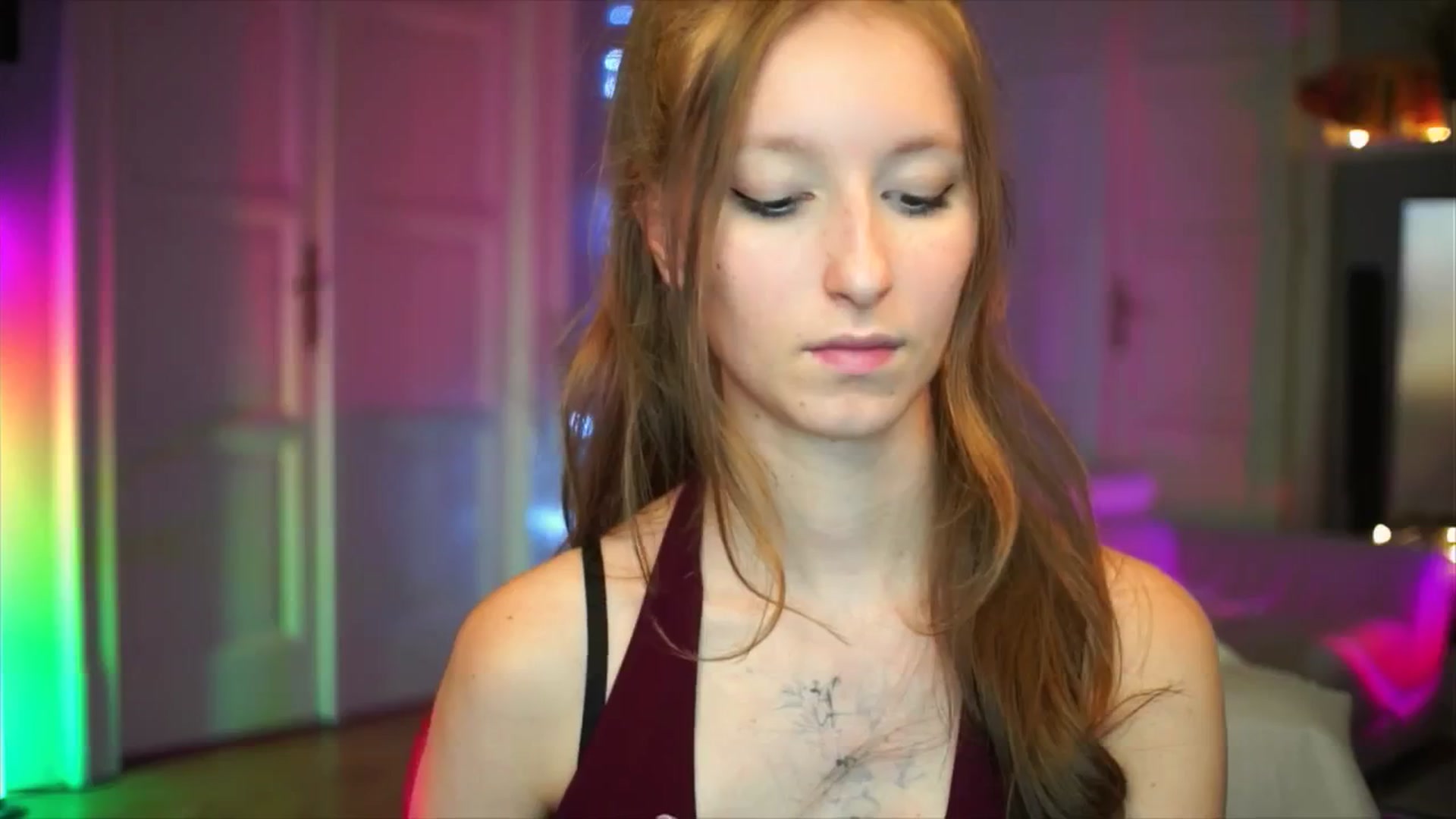 Gallery image thumbnail from Kira9's myfreecams stream on, 10/04/2025, 19:48 image 14 of 20