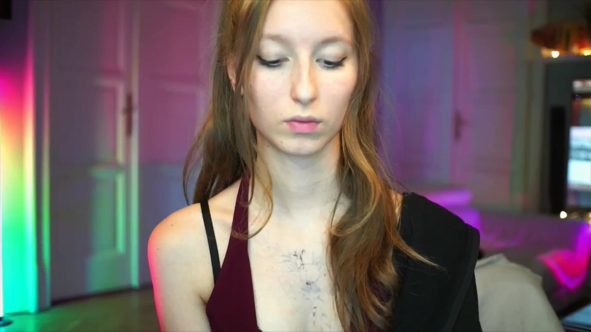 Gallery image thumbnail from Kira9's myfreecams stream on, 10/04/2025, 19:48 image 19 of 20