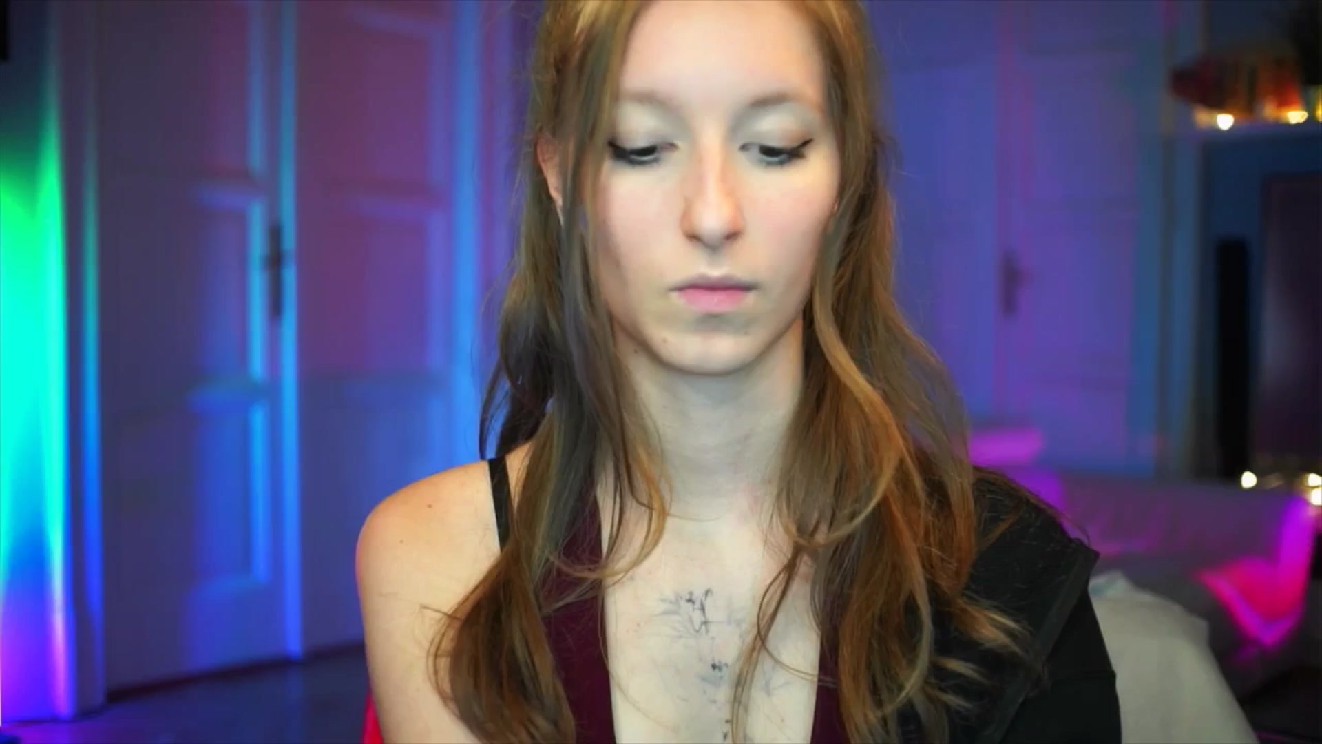 Gallery image thumbnail from Kira9's myfreecams stream on, 10/04/2025, 19:48 image 16 of 20