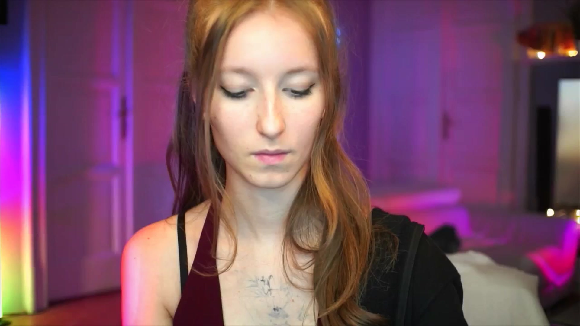 Gallery image thumbnail from Kira9's myfreecams stream on, 10/04/2025, 19:48 image 13 of 20