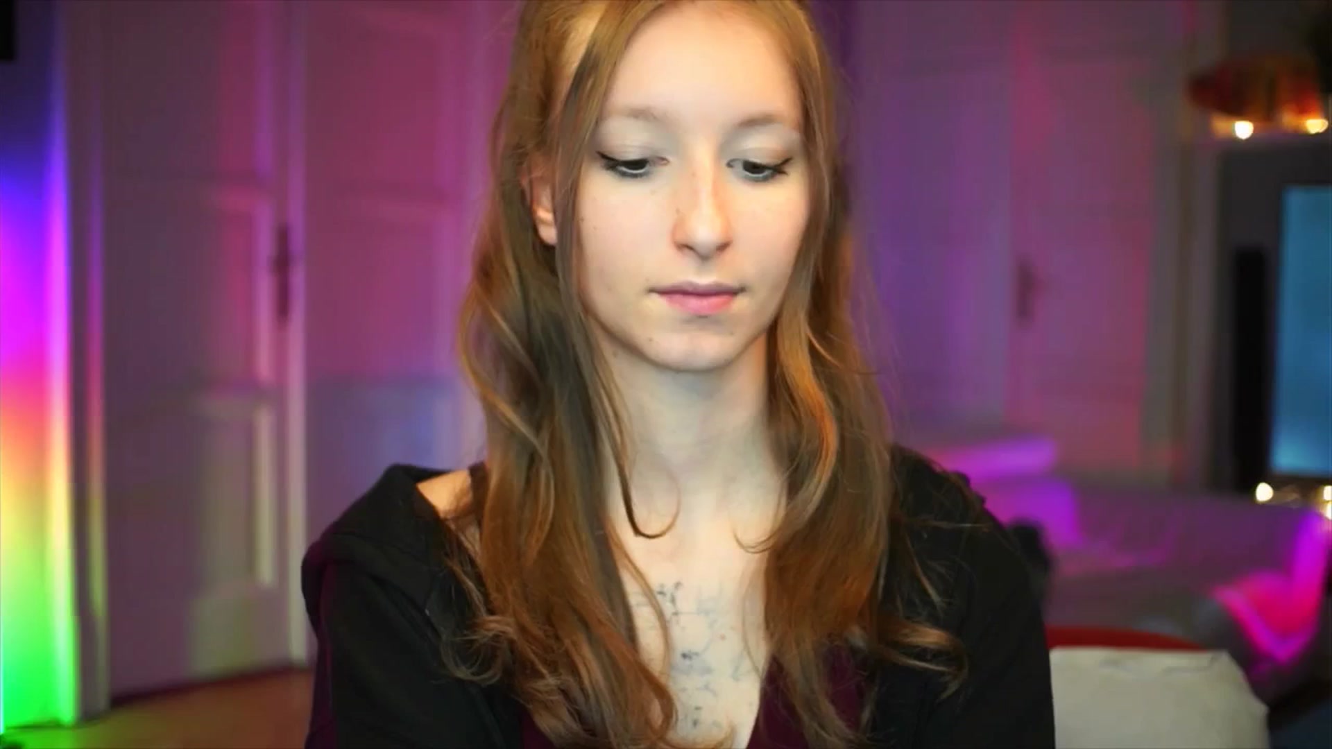 Gallery image thumbnail from Kira9's myfreecams stream on, 10/04/2025, 19:48 image 4 of 20