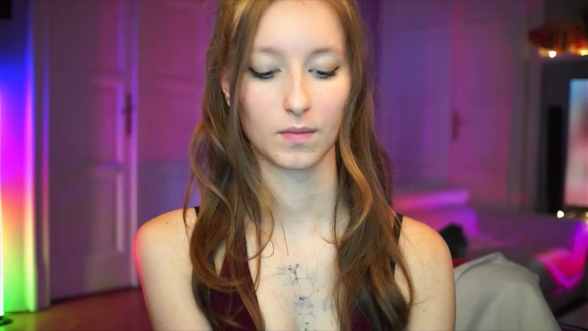 Gallery image thumbnail from Kira9's myfreecams stream on, 10/04/2025, 19:48 image 18 of 20