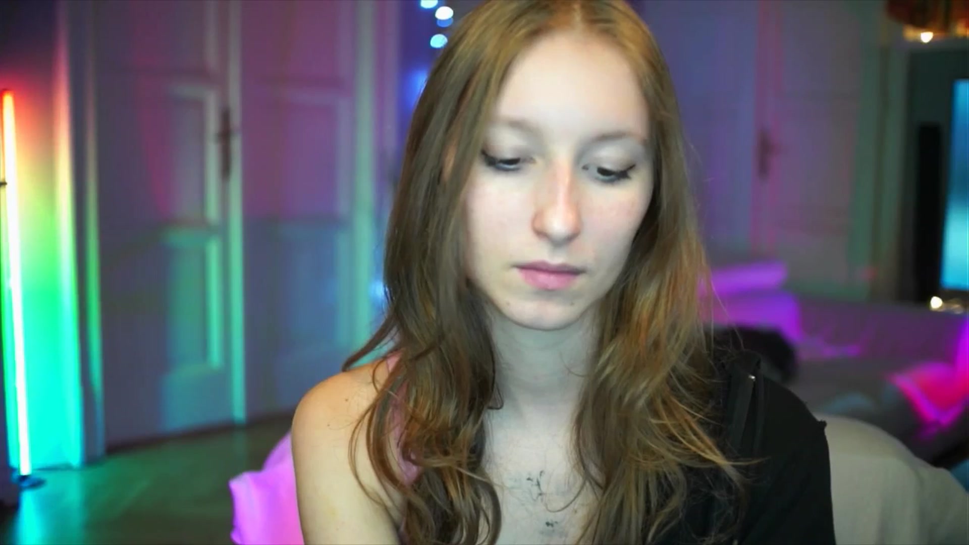 Gallery image thumbnail from Kira9's myfreecams stream on, 10/05/2025, 17:30 image 20 of 20