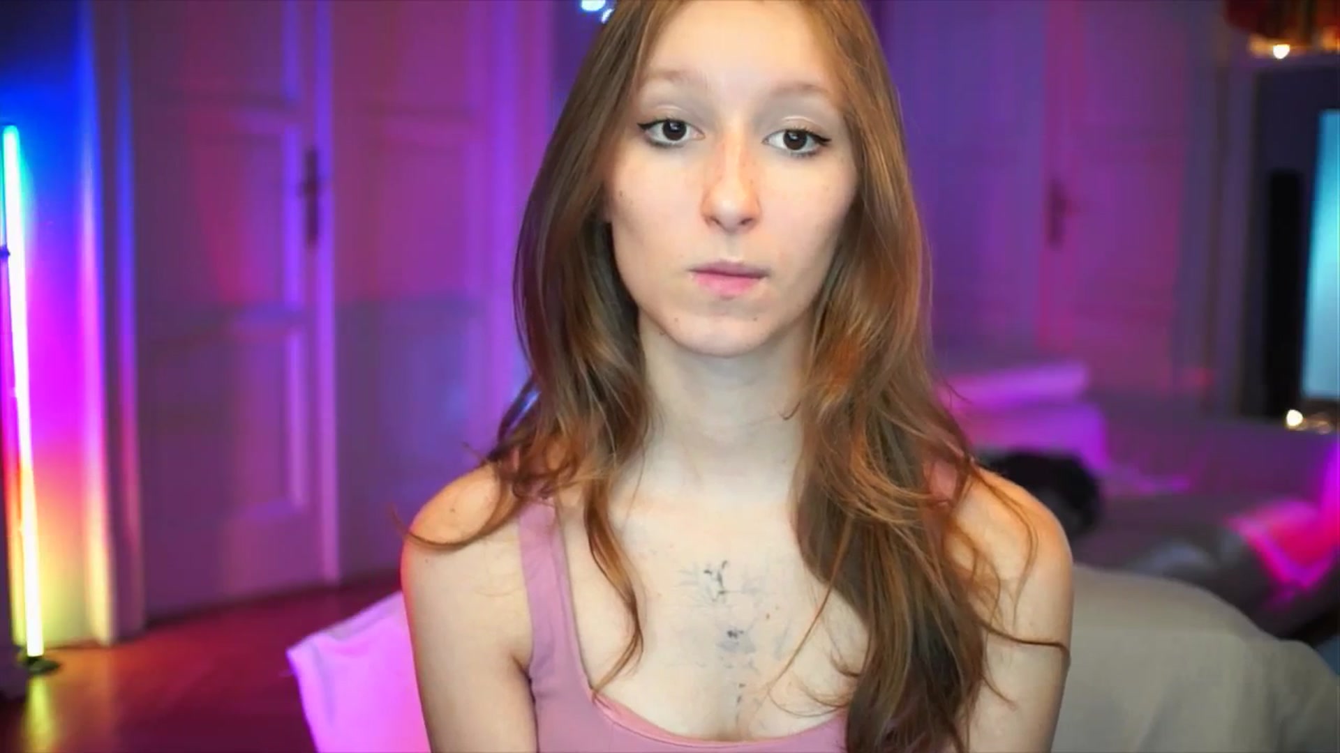 Gallery image thumbnail from Kira9's myfreecams stream on, 10/05/2025, 17:30 image 7 of 20