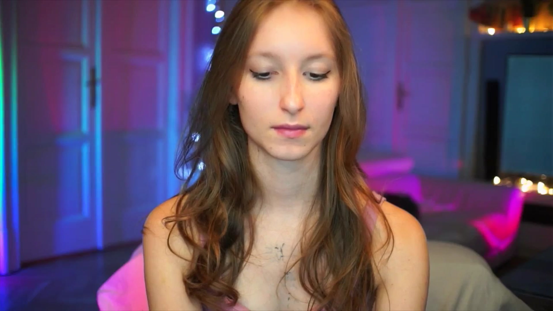 Gallery image thumbnail from Kira9's myfreecams stream on, 10/05/2025, 18:50 image 7 of 20