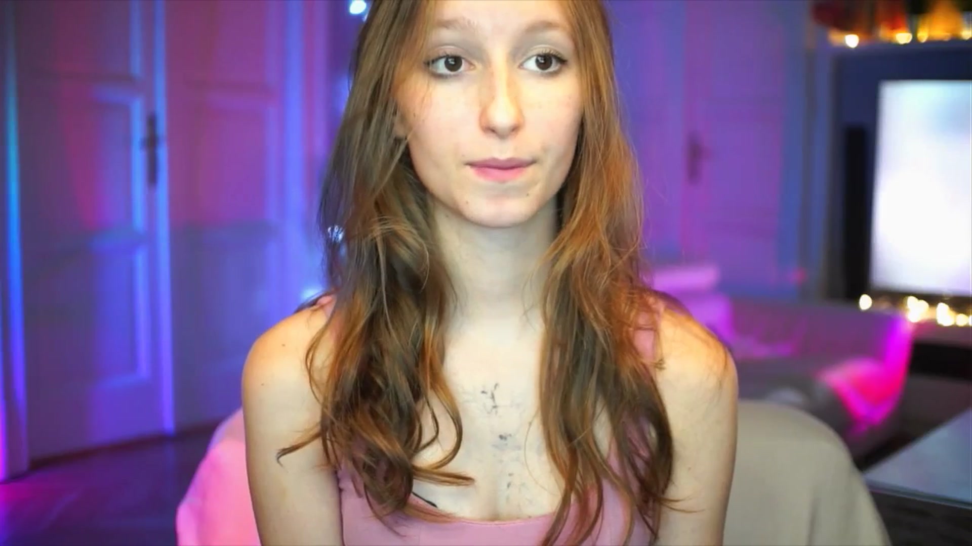 Gallery image thumbnail from Kira9's myfreecams stream on, 10/05/2025, 19:31 image 6 of 20