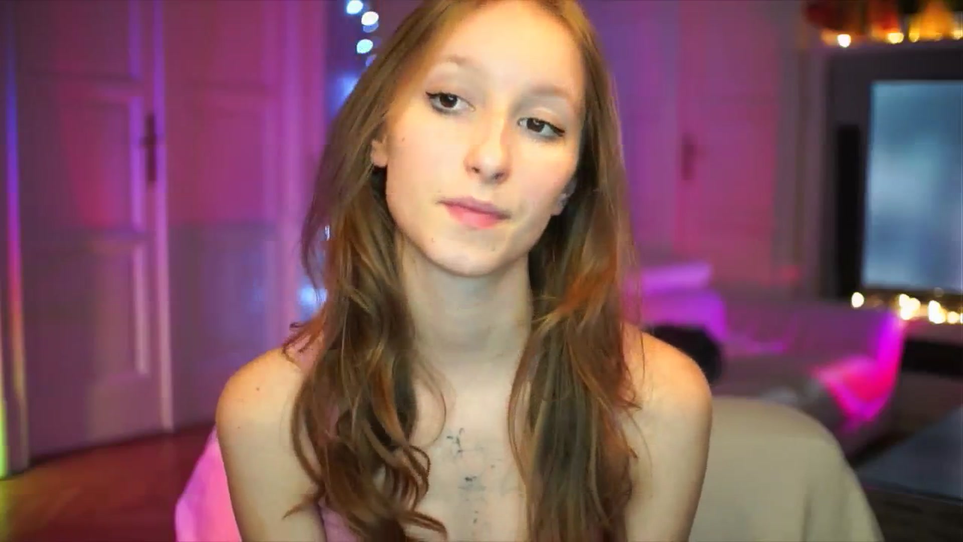 Gallery image thumbnail from Kira9's myfreecams stream on, 10/05/2025, 19:31 image 9 of 20