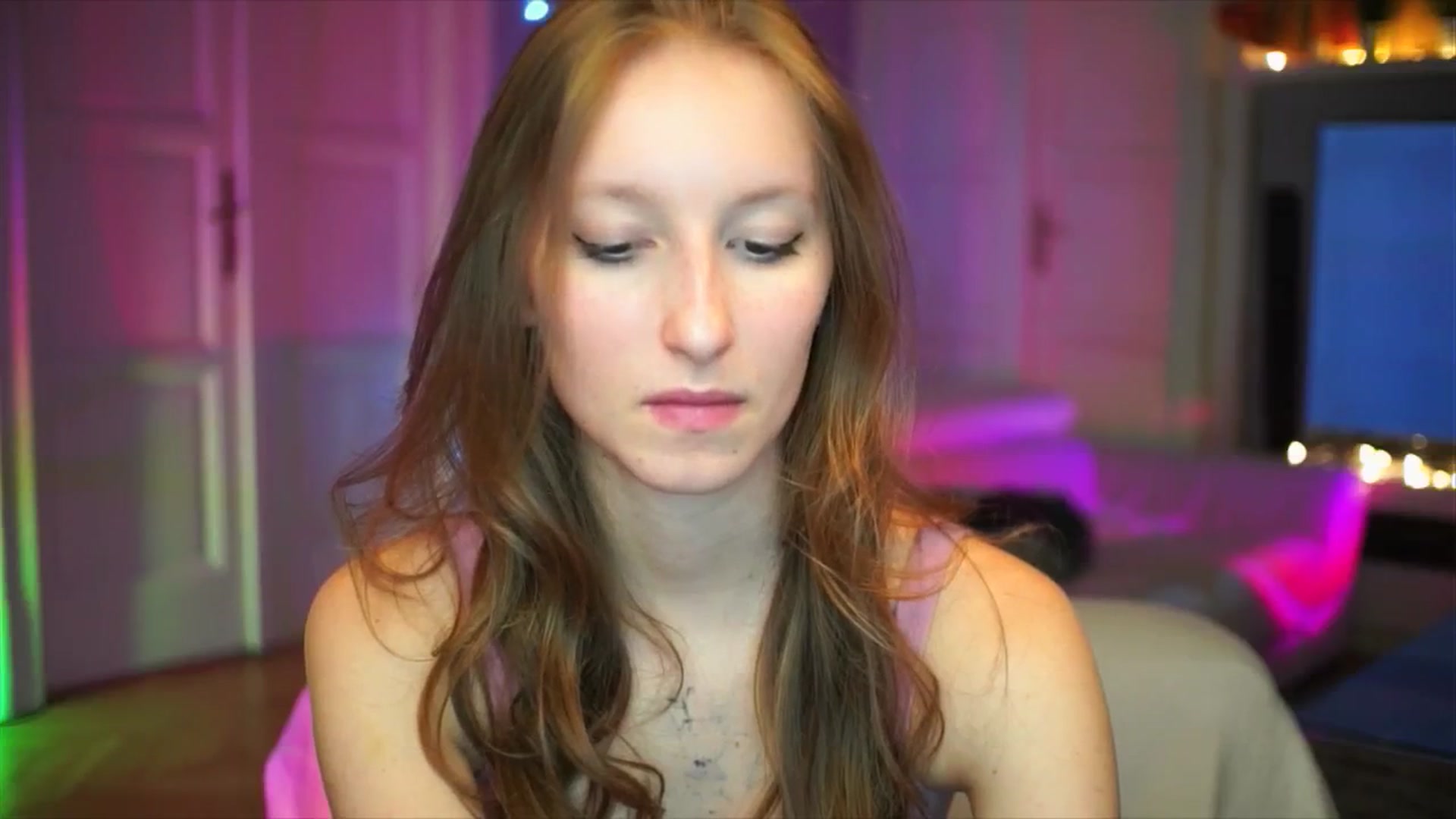 Gallery image thumbnail from Kira9's myfreecams stream on, 10/05/2025, 19:31 image 19 of 20