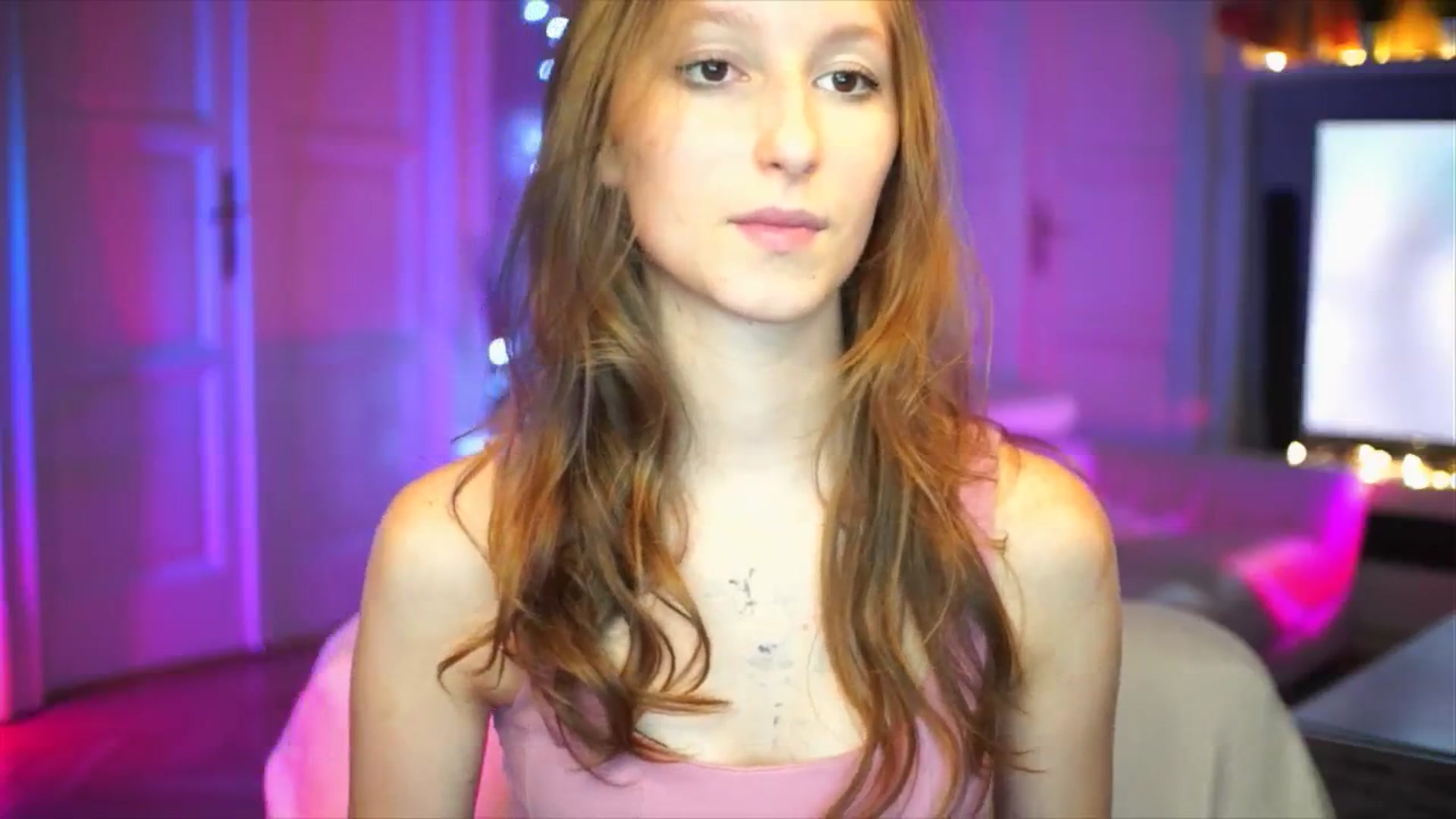 Gallery image thumbnail from Kira9's myfreecams stream on, 10/05/2025, 19:31 image 7 of 20