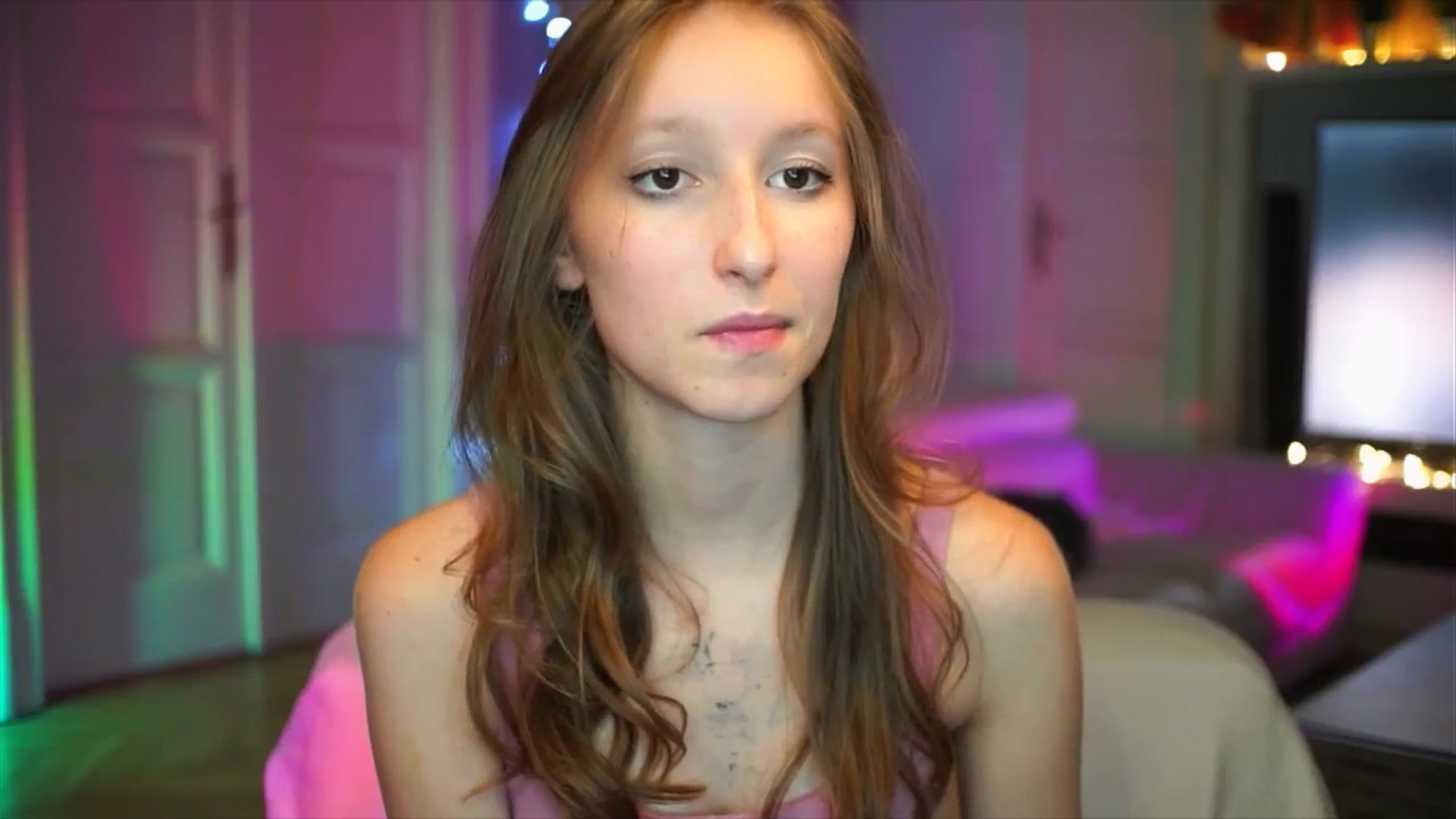 Gallery image thumbnail from Kira9's myfreecams stream on, 10/05/2025, 19:31 image 11 of 20