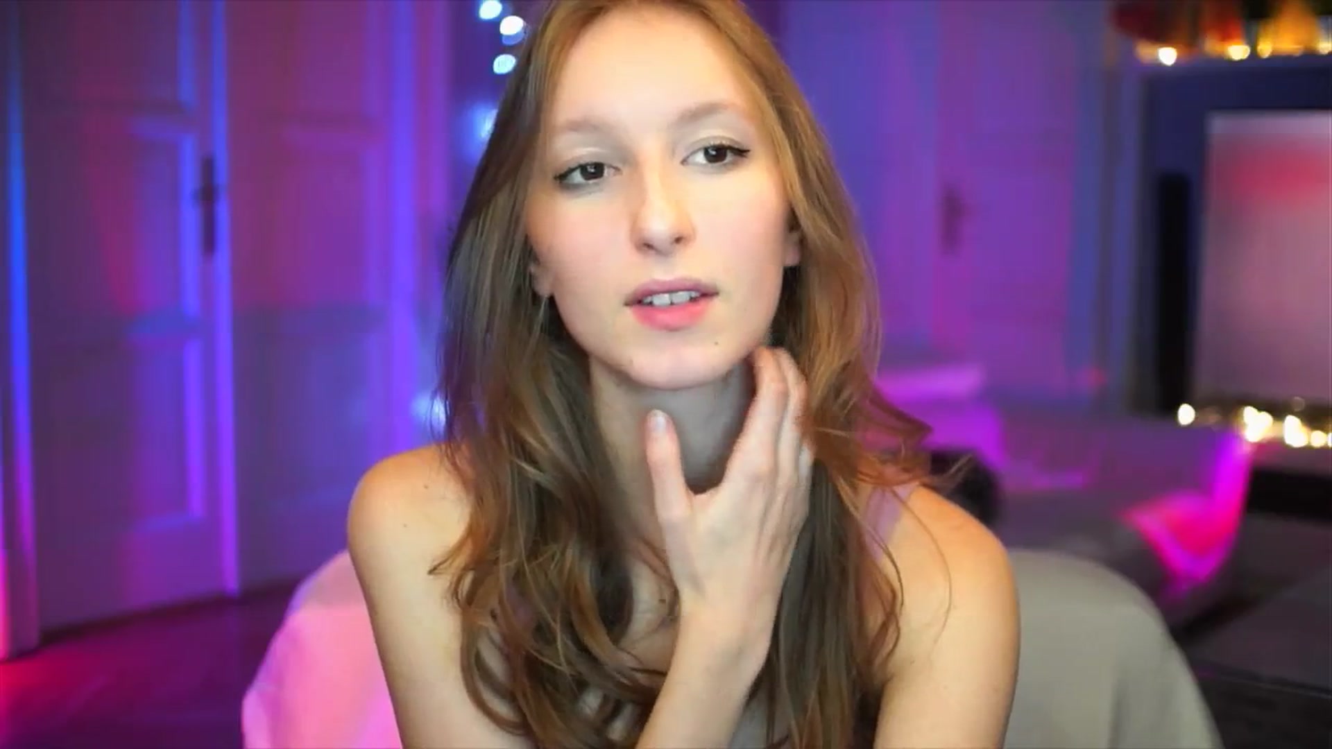 Gallery image thumbnail from Kira9's myfreecams stream on, 10/05/2025, 19:31 image 16 of 20