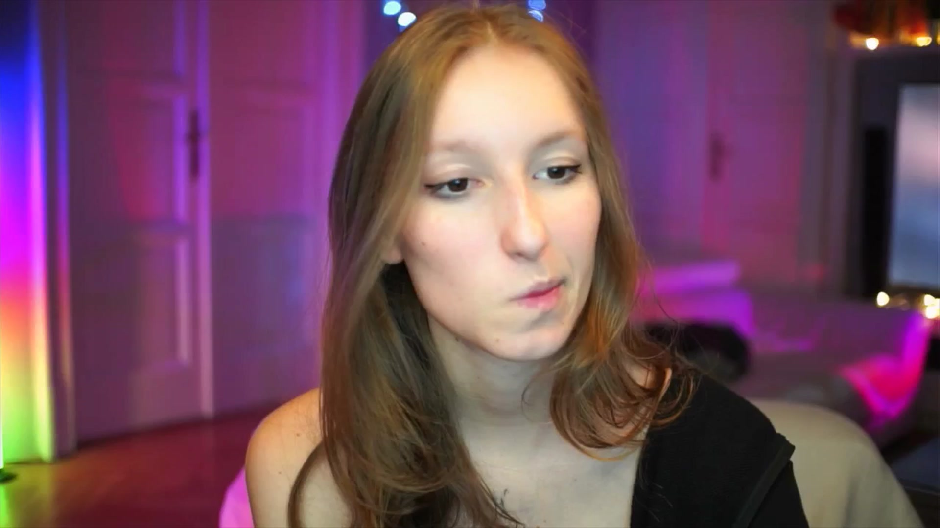 Gallery image thumbnail from Kira9's myfreecams stream on, 10/05/2025, 20:44 image 7 of 20