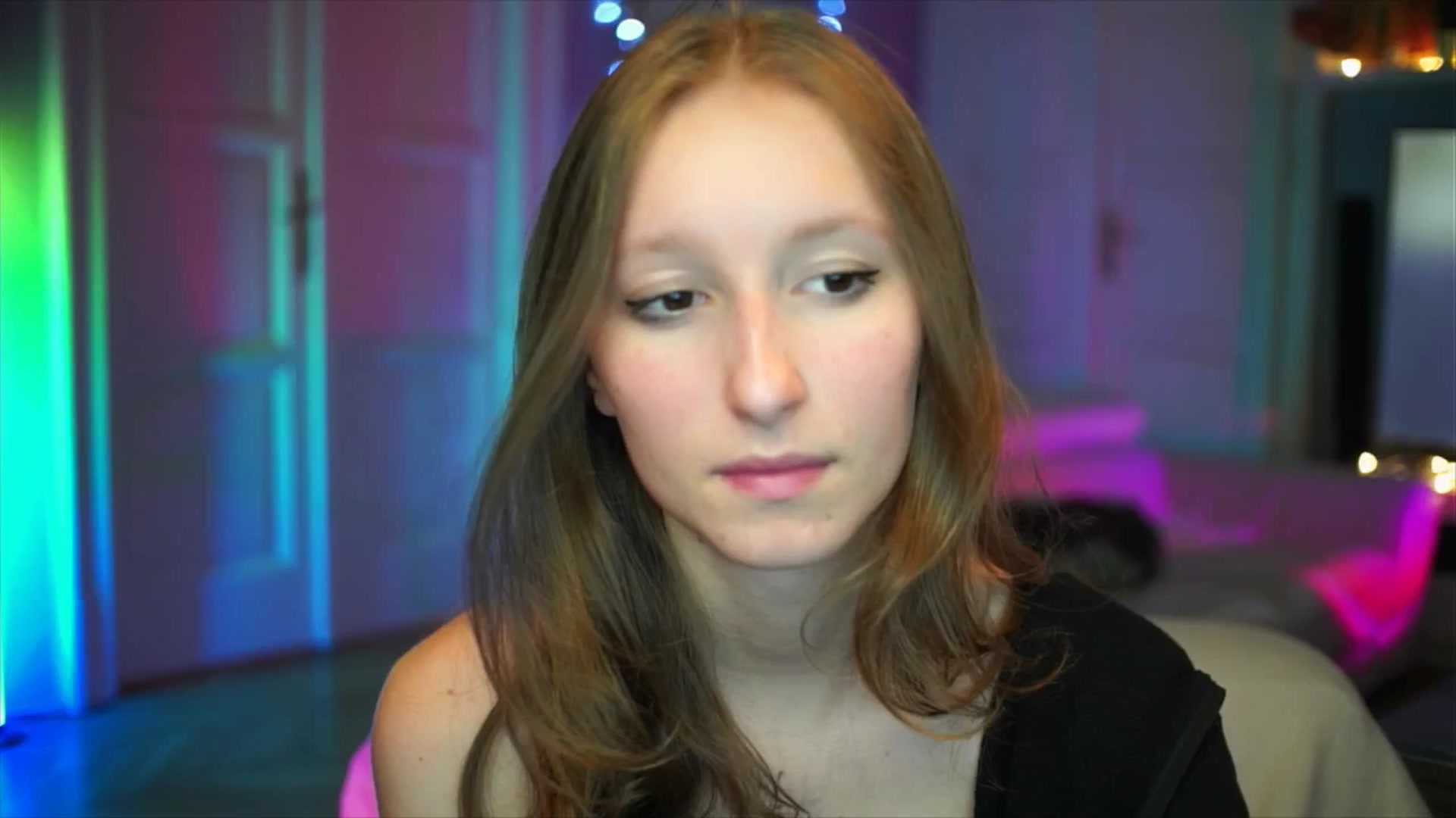 Gallery image thumbnail from Kira9's myfreecams stream on, 10/05/2025, 20:44 image 8 of 20
