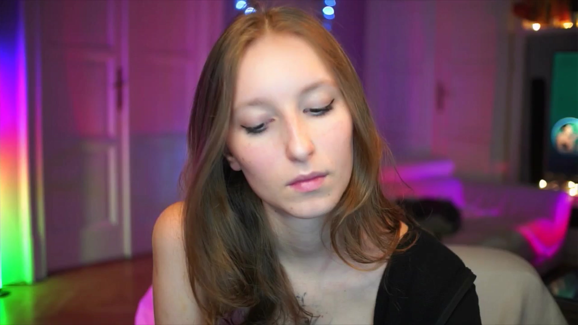 Gallery image thumbnail from Kira9's myfreecams stream on, 10/05/2025, 20:44 image 5 of 20